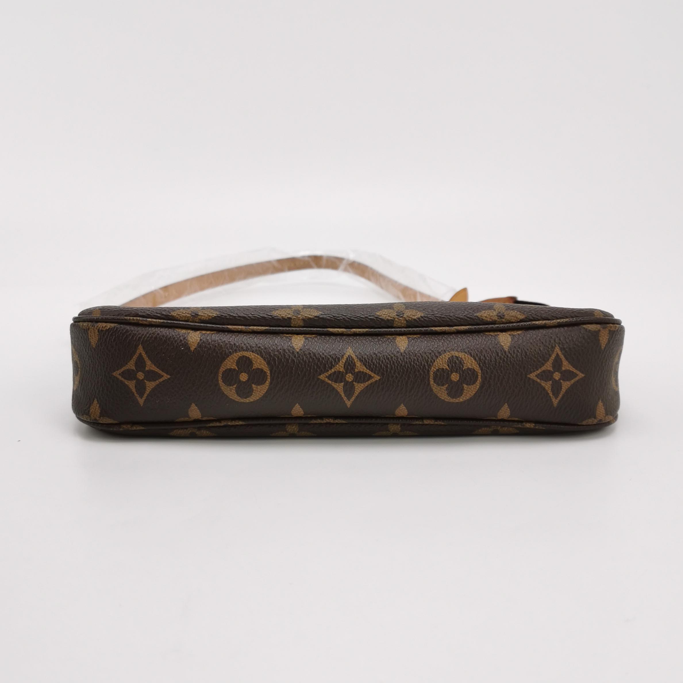 Louis Vuitton(LV) Pochette Accessoires NM Monogram Canvas — photo 6 of 14