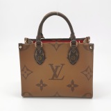 Louis Vuitton(LV) OnTheGo Tote Reverse Monogram Giant PM — thumbnail 6
