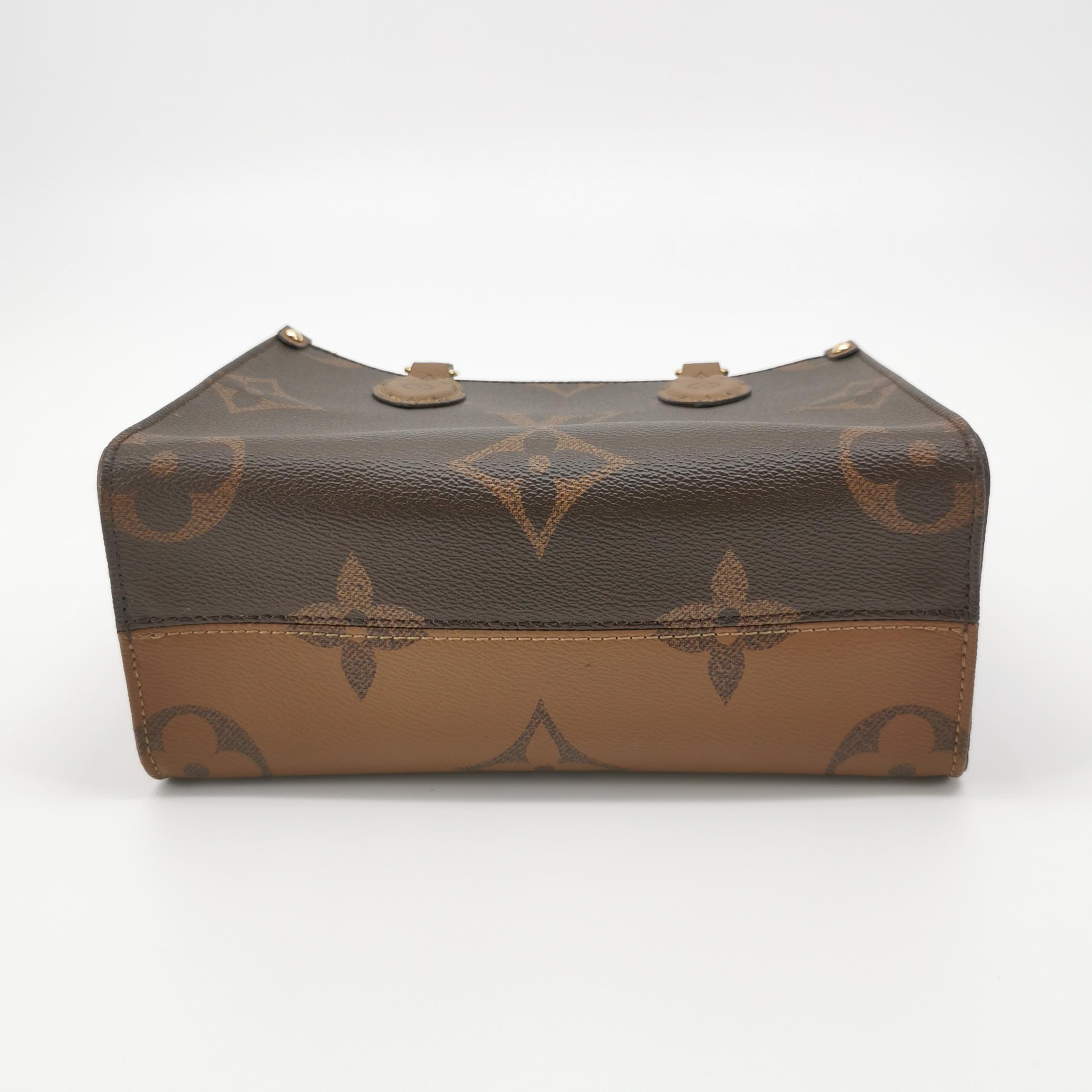 Louis Vuitton(LV) OnTheGo Tote Reverse Monogram Giant PM — photo 7 of 15