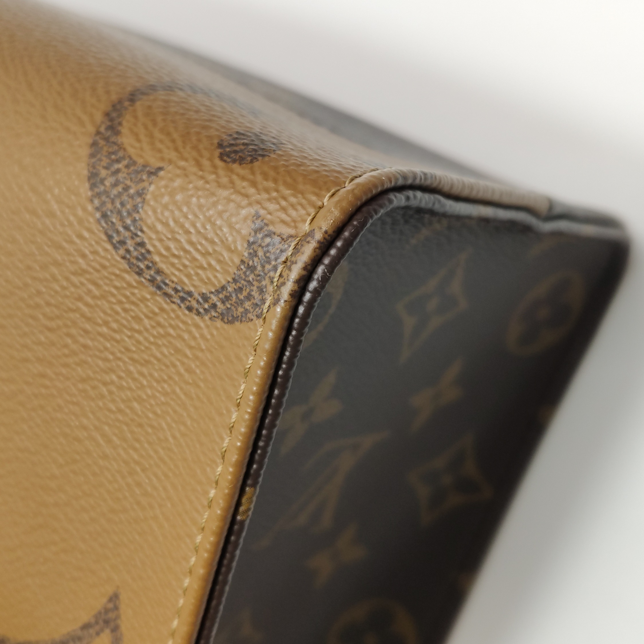 Louis Vuitton(LV) OnTheGo Tote Reverse Monogram Giant PM — photo 11 of 15