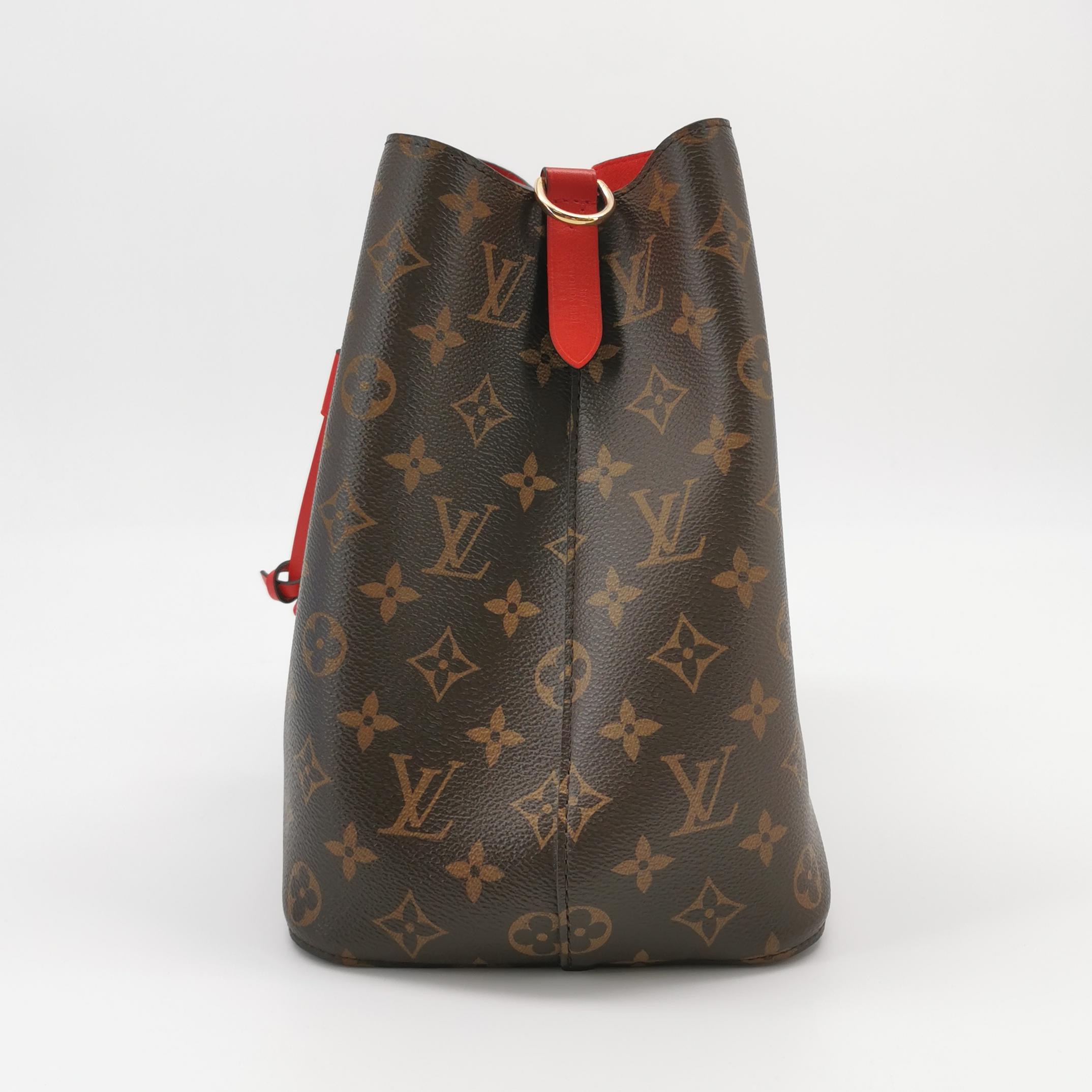 Louis Vuitton(LV) NeoNoe Handbag Monogram Canvas with Leather MM — photo 3 of 13