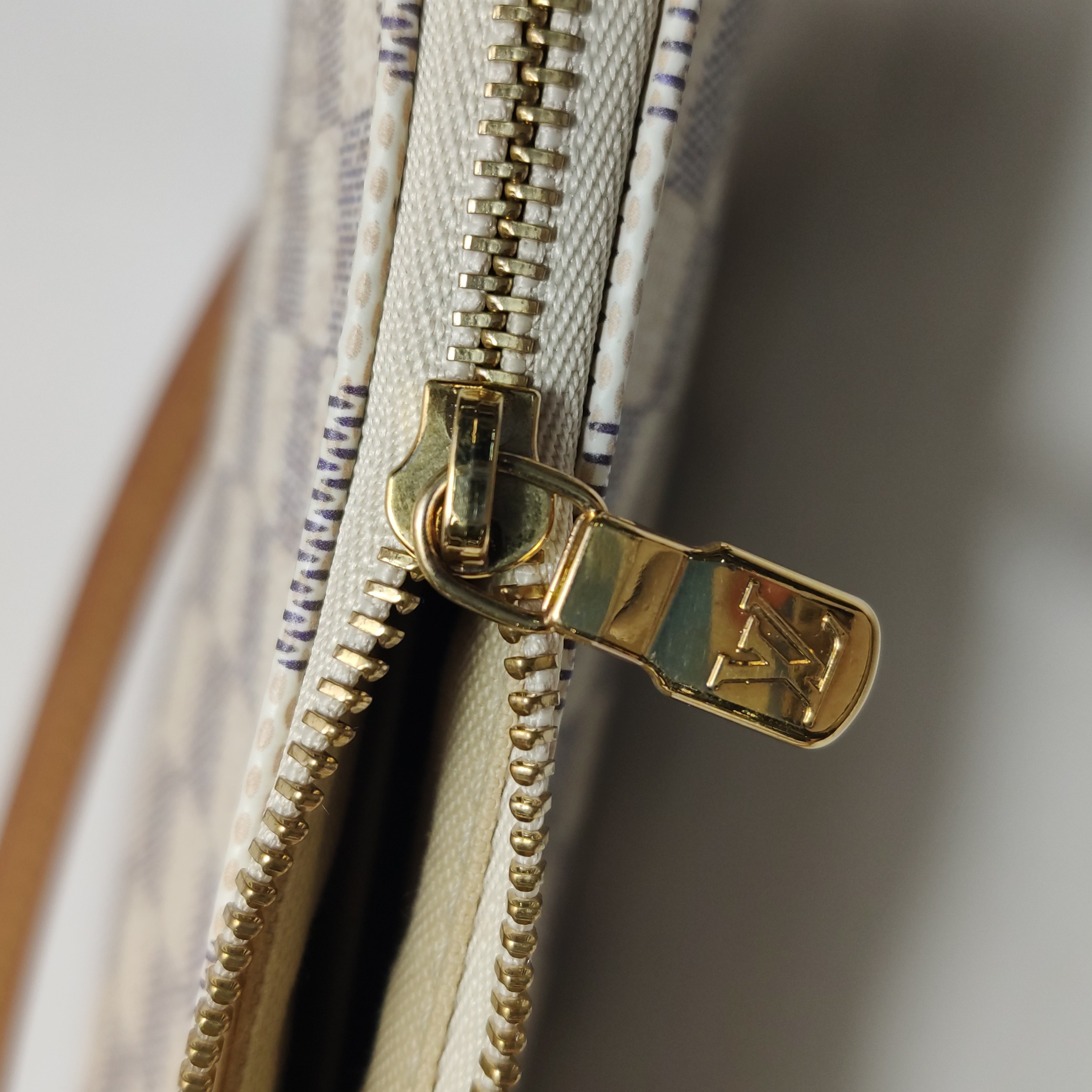 Louis Vuitton(LV) Pochette Accessoires Damier — photo 8 of 14