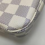 Louis Vuitton(LV) Pochette Accessoires Damier — thumbnail 10