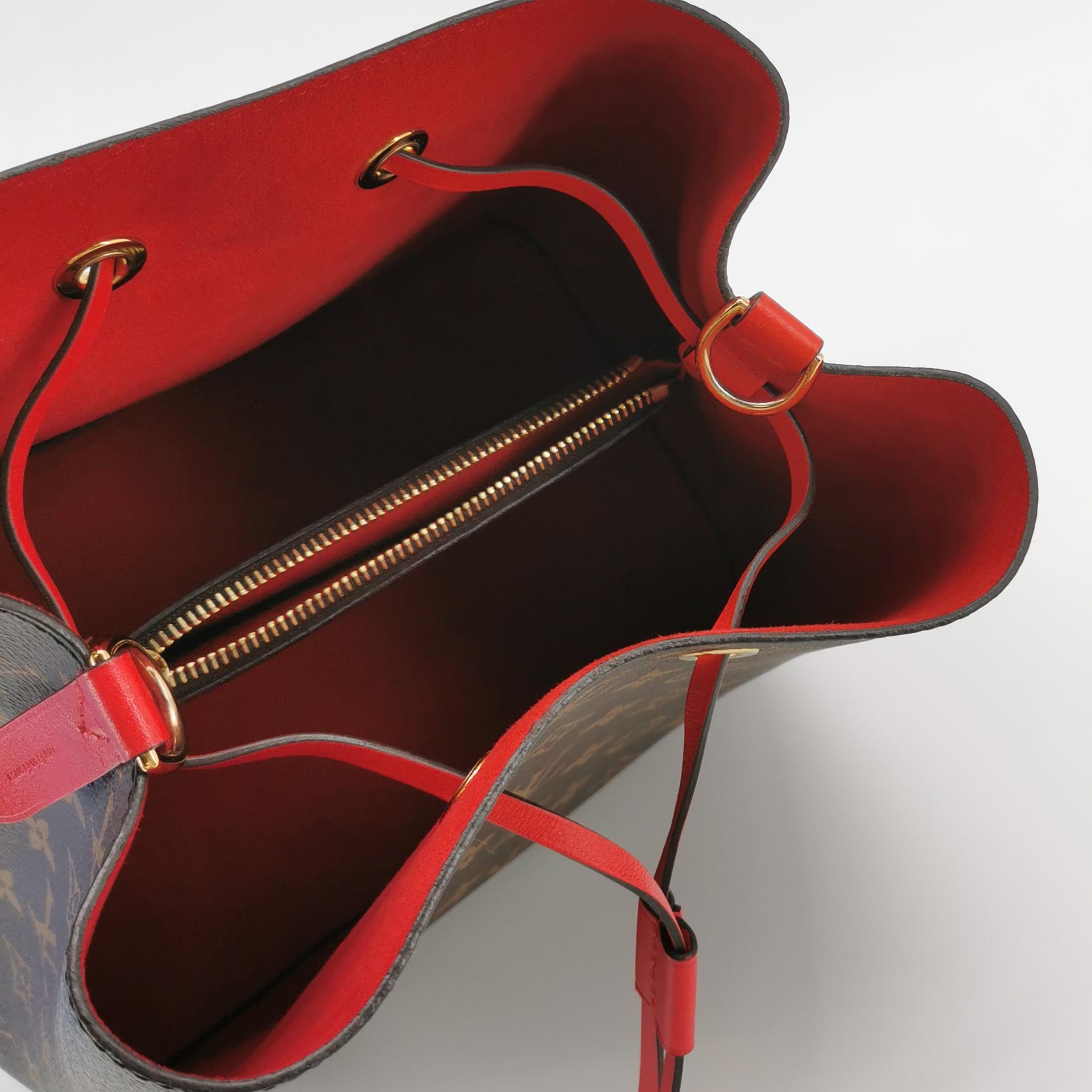 Louis Vuitton(LV) NeoNoe Handbag Monogram Canvas with Leather MM — photo 7 of 13