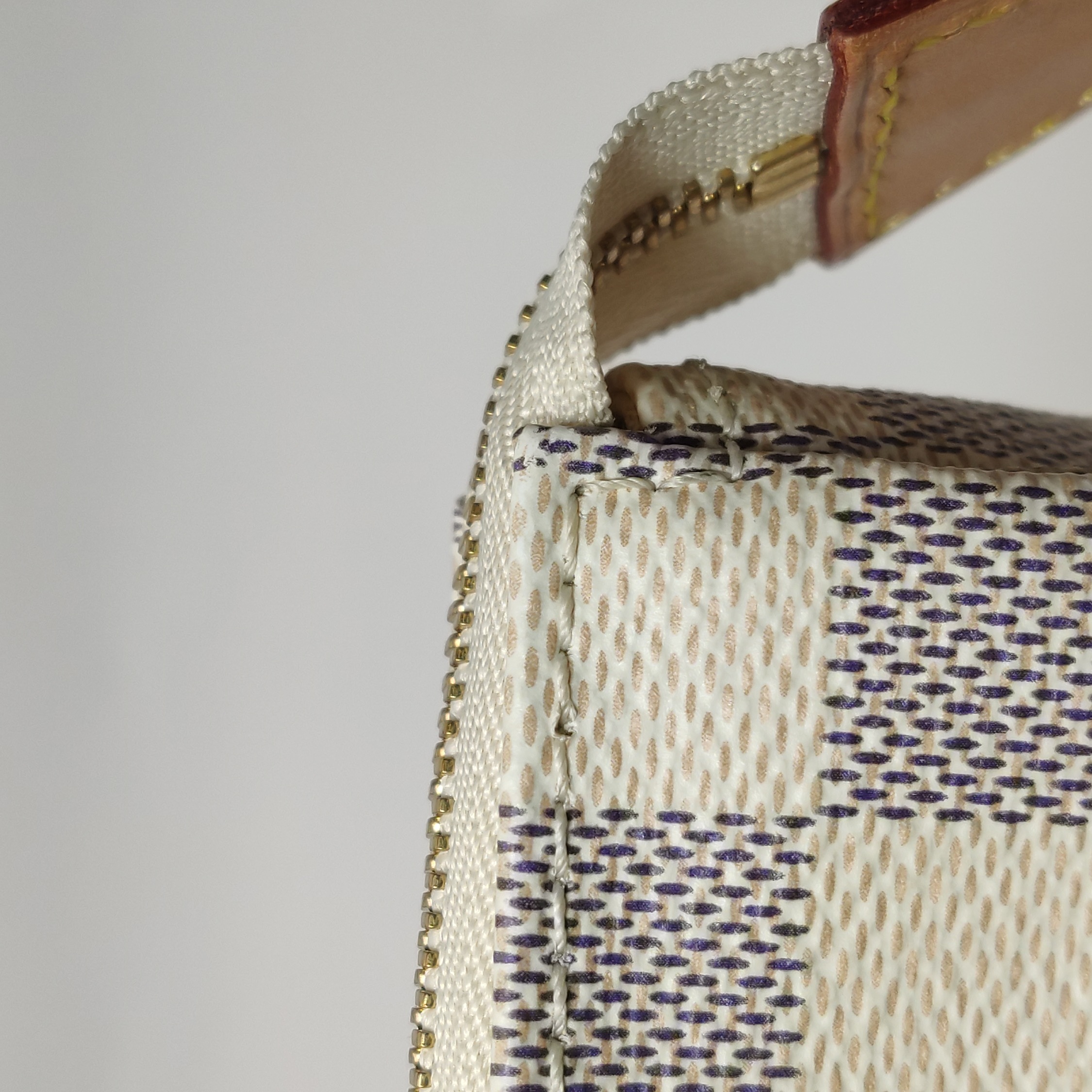 Louis Vuitton(LV) Pochette Accessoires Damier — photo 9 of 14