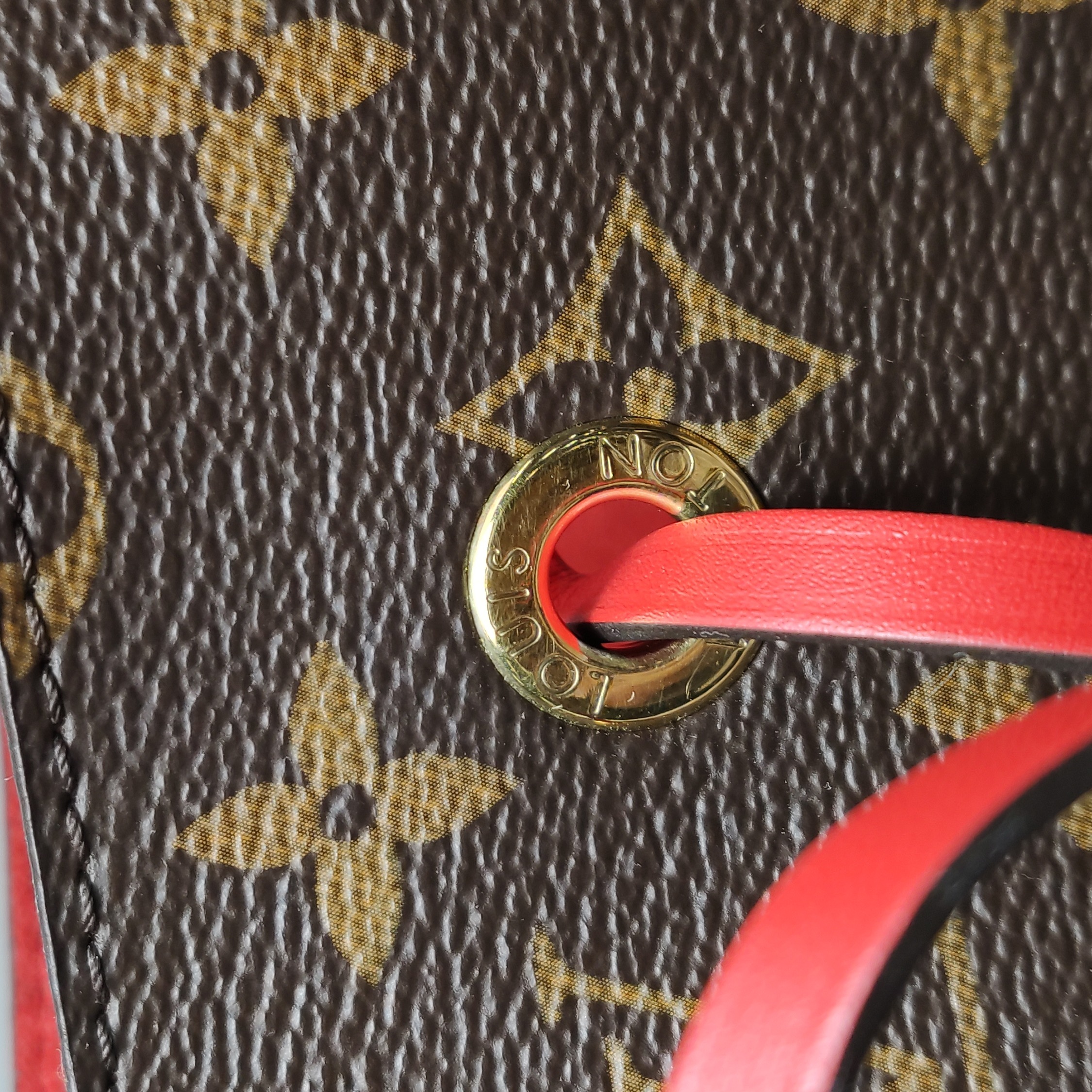 Louis Vuitton(LV) NeoNoe Handbag Monogram Canvas with Leather MM — photo 11 of 13