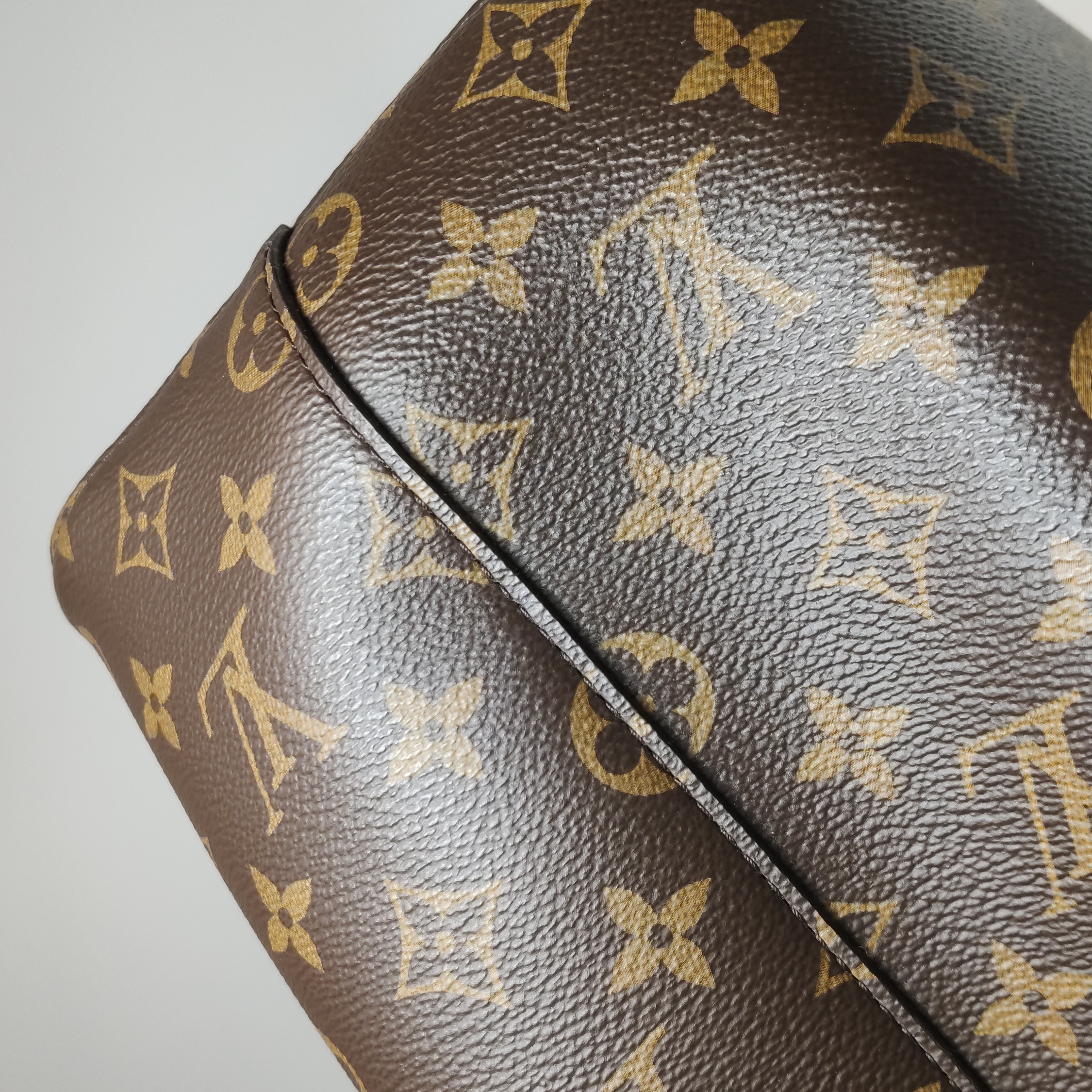 Louis Vuitton(LV) NeoNoe Handbag Monogram Canvas with Leather MM — photo 9 of 13
