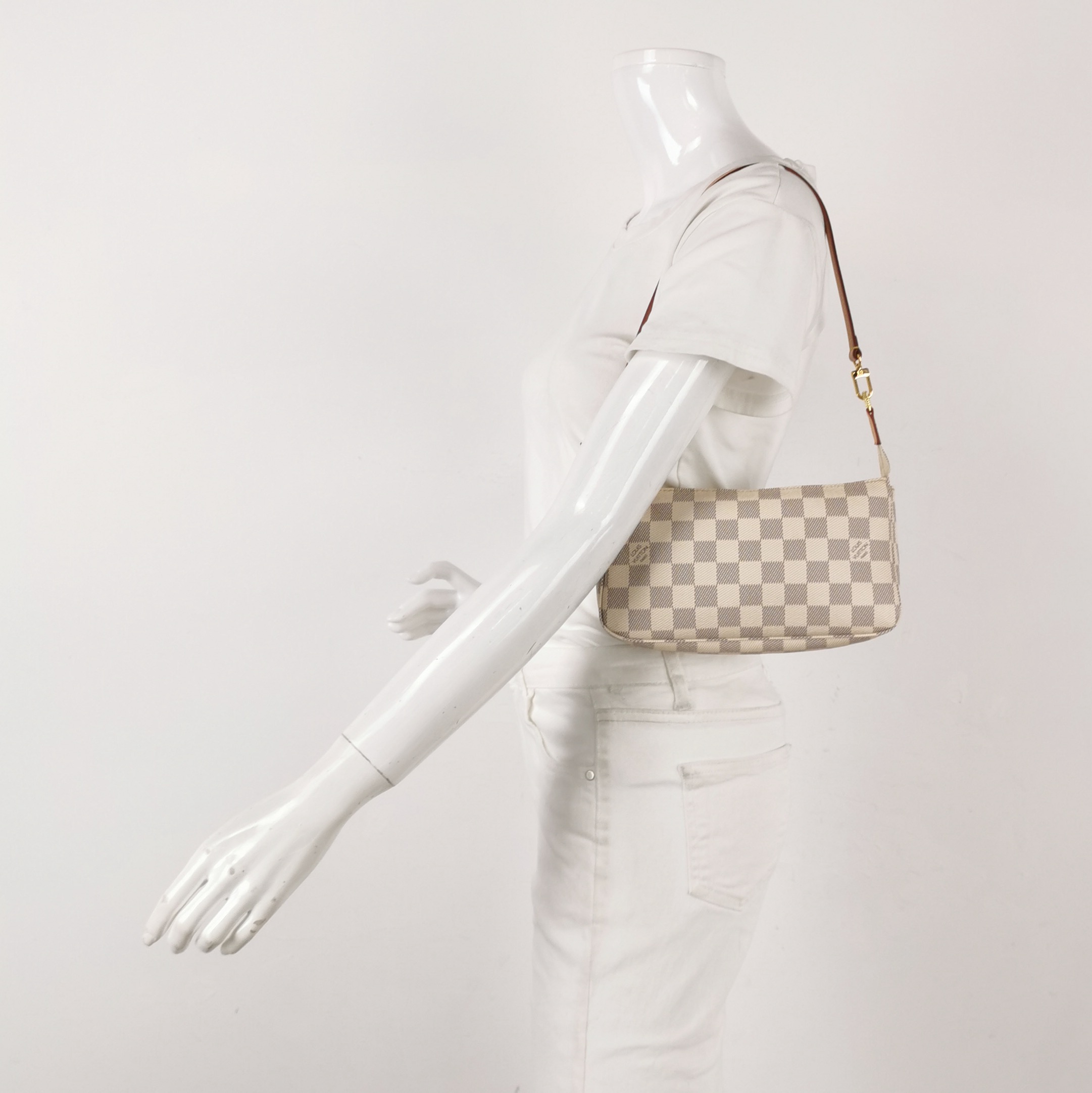 Louis Vuitton(LV) Pochette Accessoires Damier — alternate view