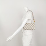 Louis Vuitton(LV) Pochette Accessoires Damier — thumbnail 2