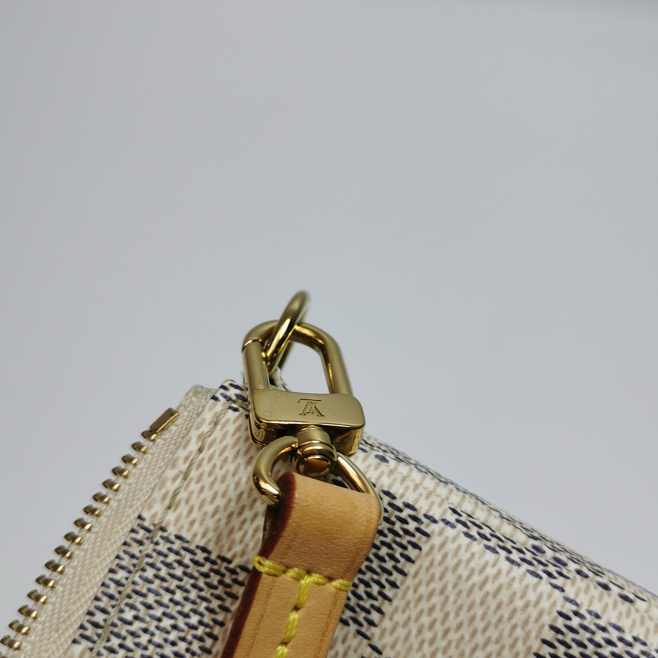 Louis Vuitton(LV) Pochette Accessoires Damier — photo 15 of 15