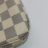Louis Vuitton(LV) Pochette Accessoires Damier — thumbnail 9