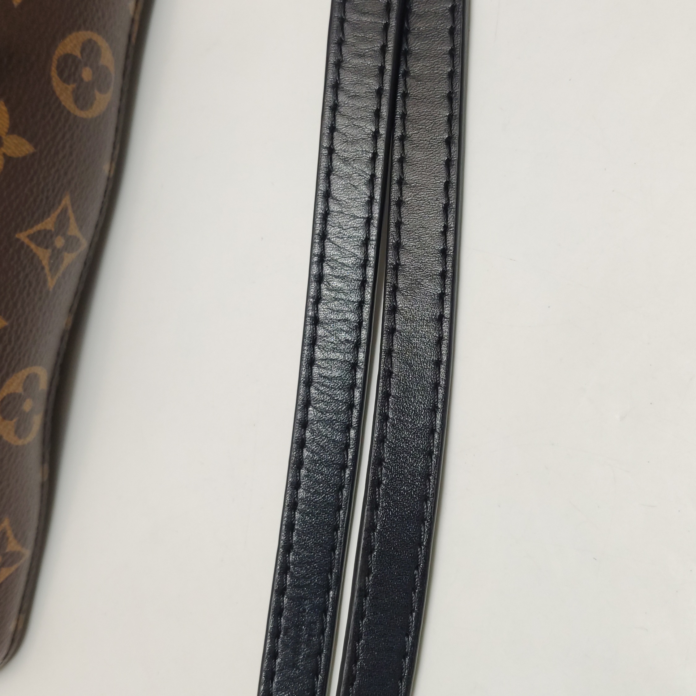 Louis Vuitton(LV) NeoNoe Handbag Monogram Canvas with Leather MM — photo 13 of 14