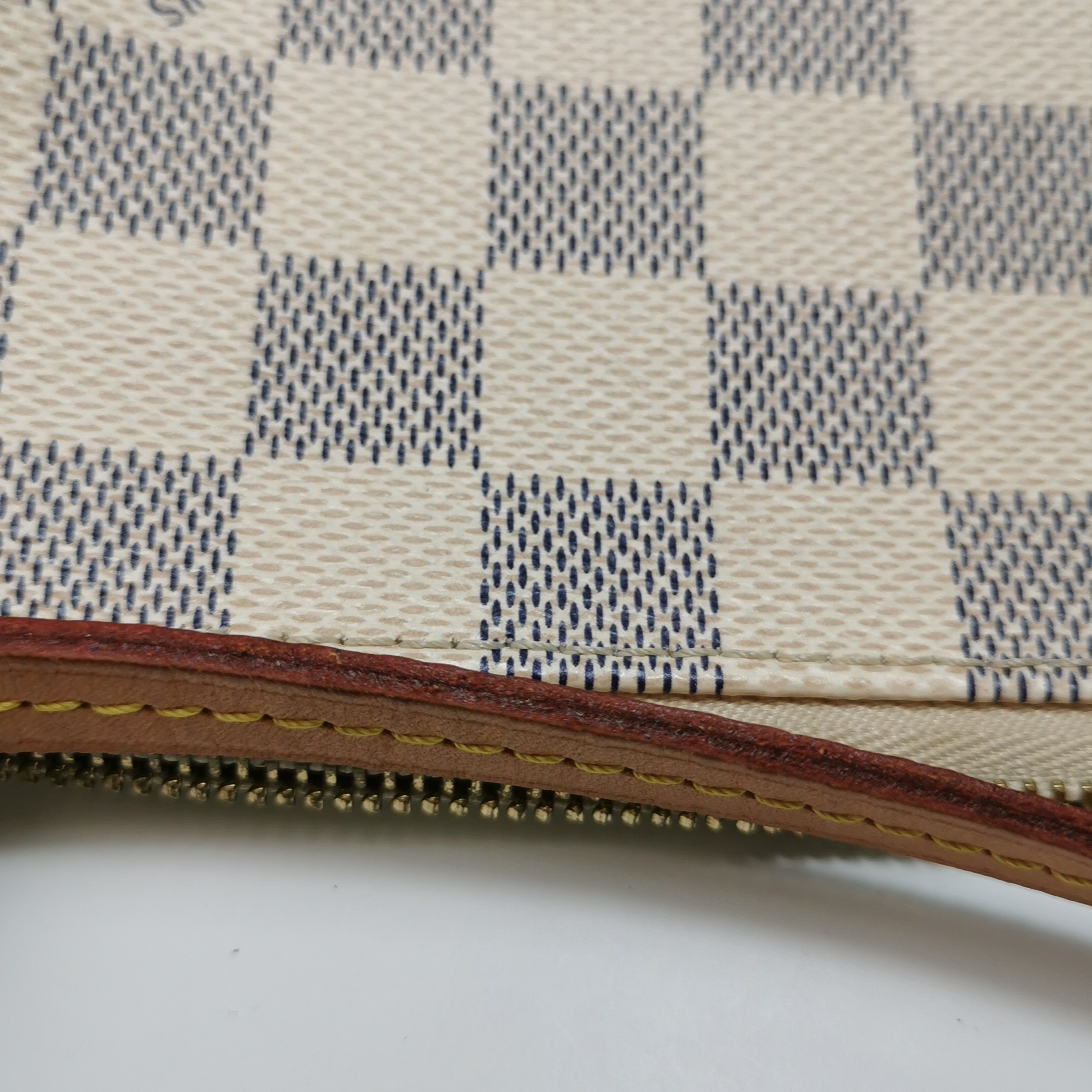 Louis Vuitton(LV) Pochette Accessoires Damier — photo 9 of 13