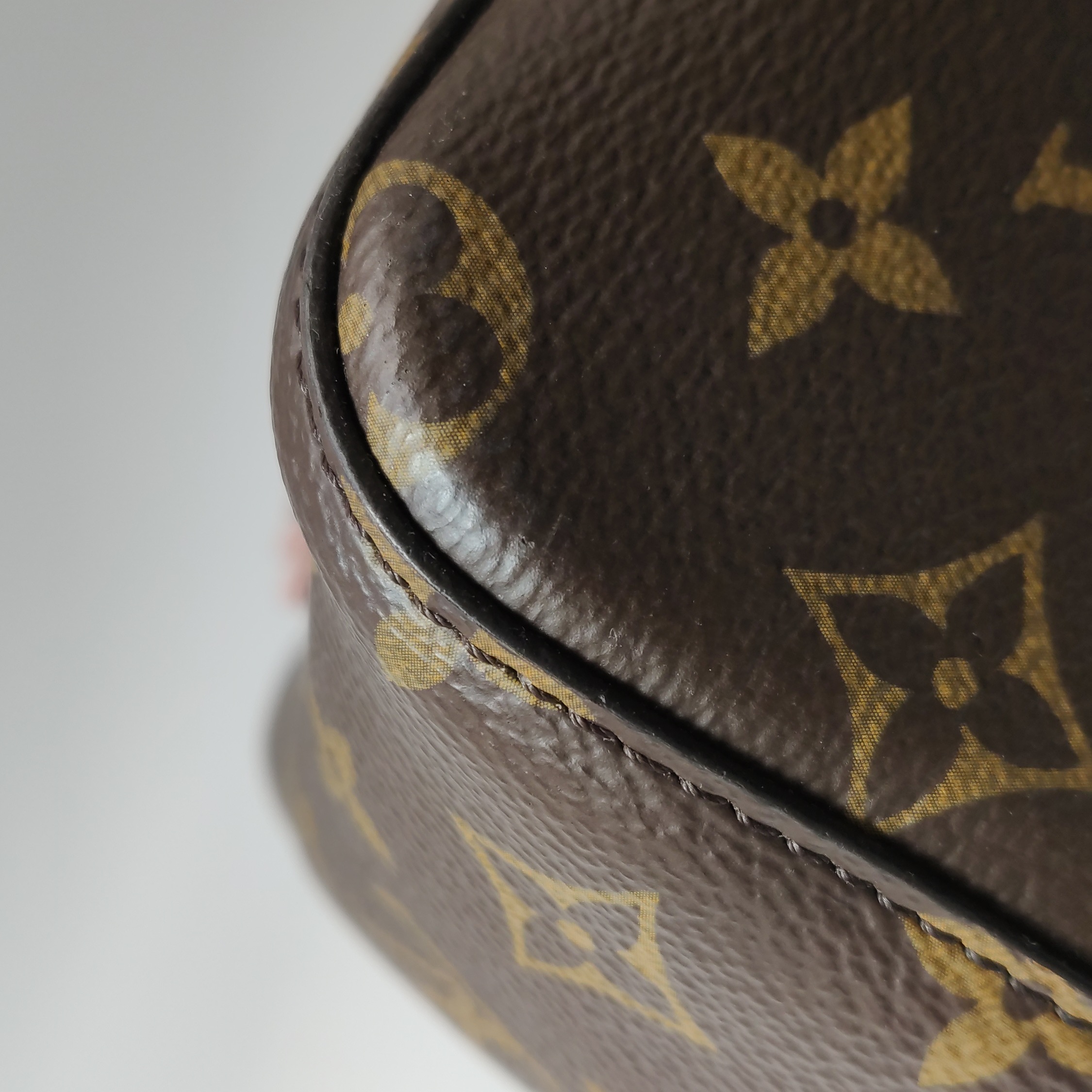 Louis Vuitton(LV) NeoNoe Handbag Monogram Canvas with Leather MM — photo 9 of 12