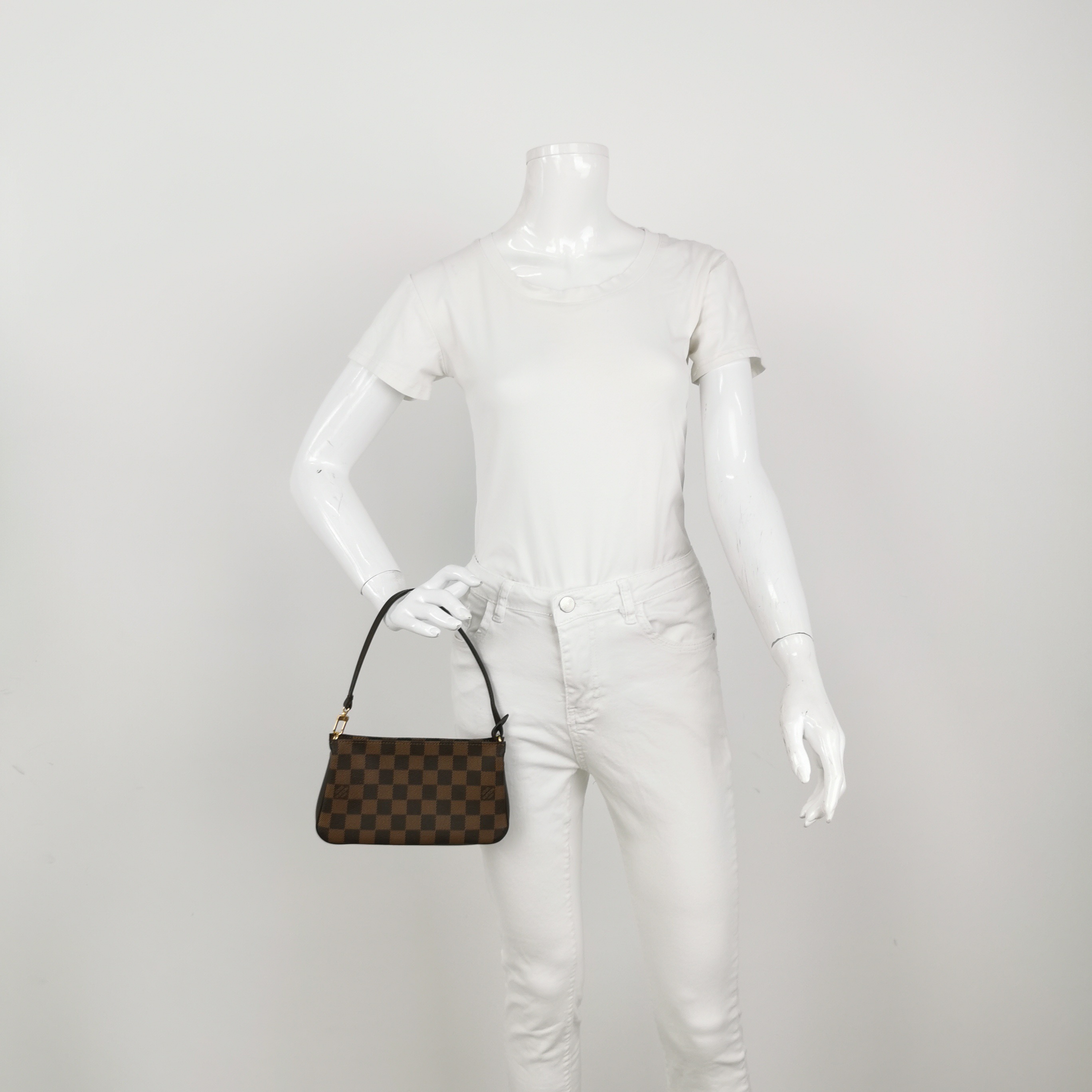 Louis Vuitton(LV) Navona Pochette Accessoires Damier — alternate view