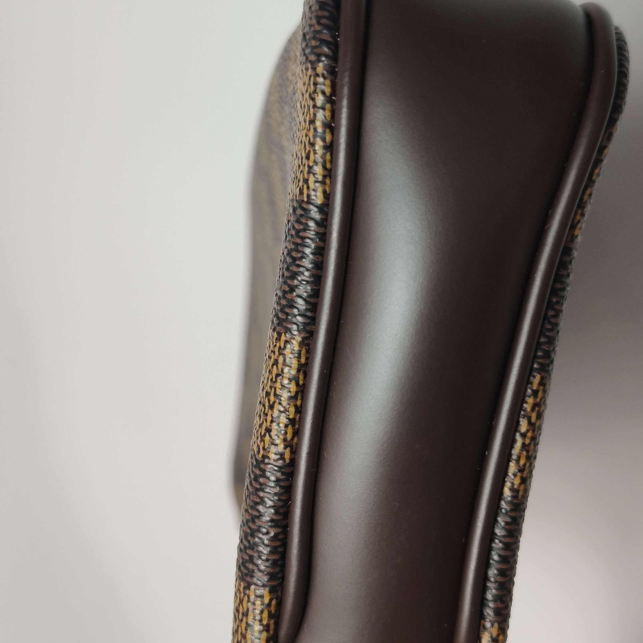 Louis Vuitton(LV) Navona Pochette Accessoires Damier — photo 9 of 13