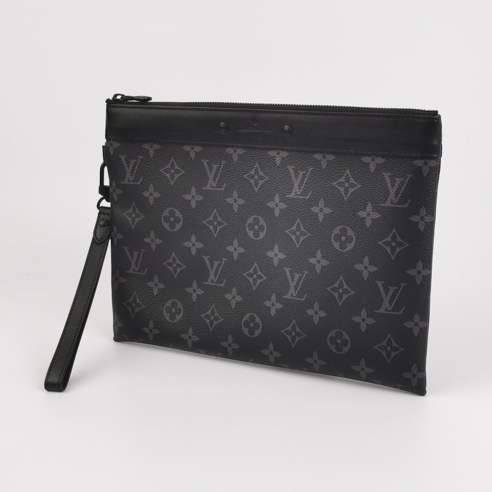 Louis Vuitton(LV) Pochette To-Go Monogram Eclipse Canvas MM — photo 3 of 13