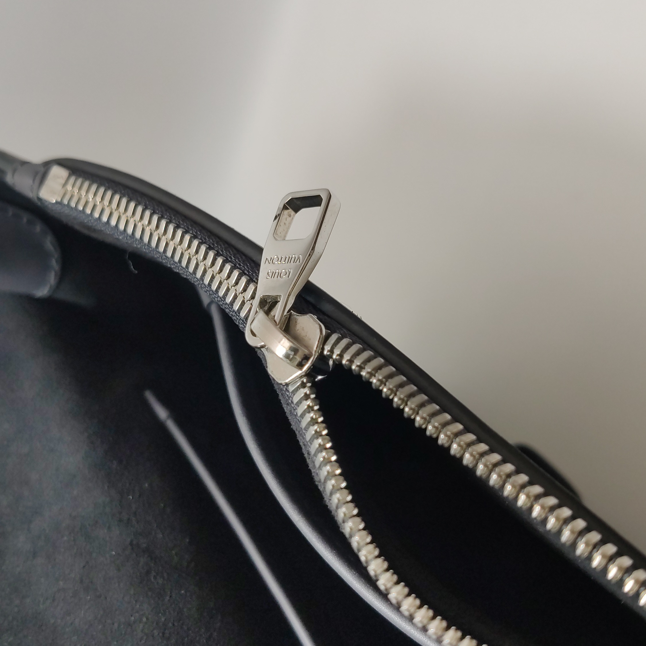 Louis Vuitton(LV) black leather briefcase handbag — photo 9 of 15