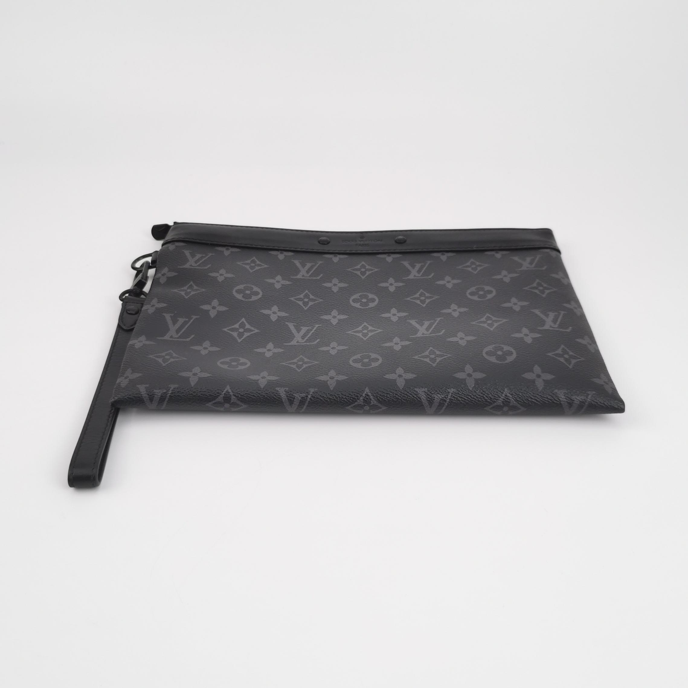 Louis Vuitton(LV) Pochette To-Go Monogram Eclipse Canvas MM — photo 5 of 13