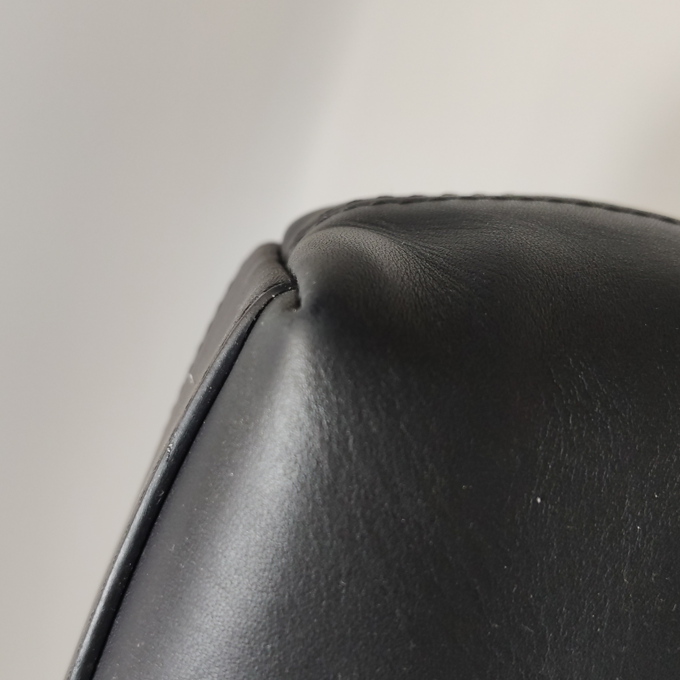 Louis Vuitton(LV) black leather briefcase handbag — photo 13 of 15