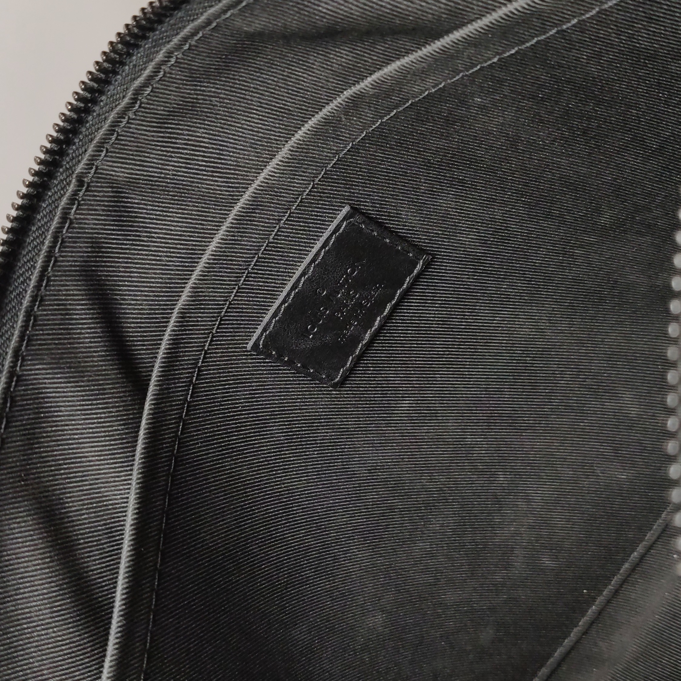 Louis Vuitton(LV) Pochette To-Go Monogram Eclipse Canvas MM — photo 7 of 13