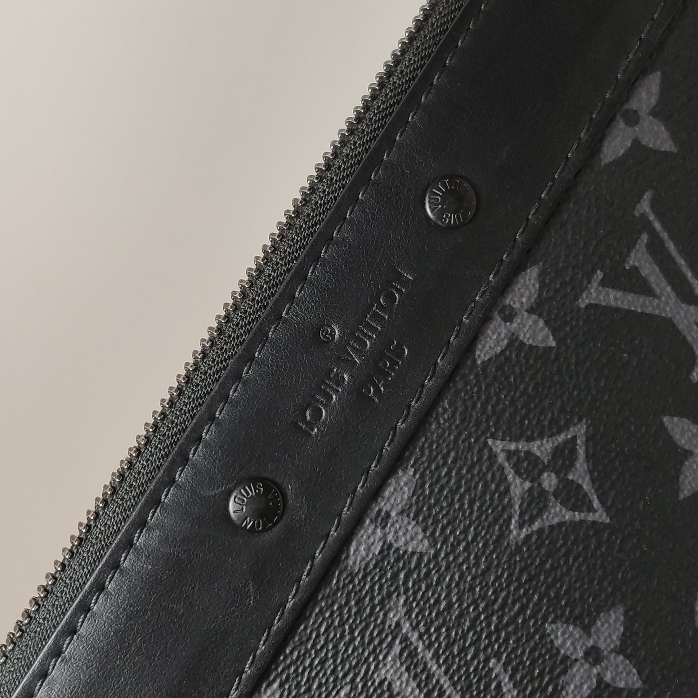 Louis Vuitton(LV) Pochette To-Go Monogram Eclipse Canvas MM — photo 8 of 13