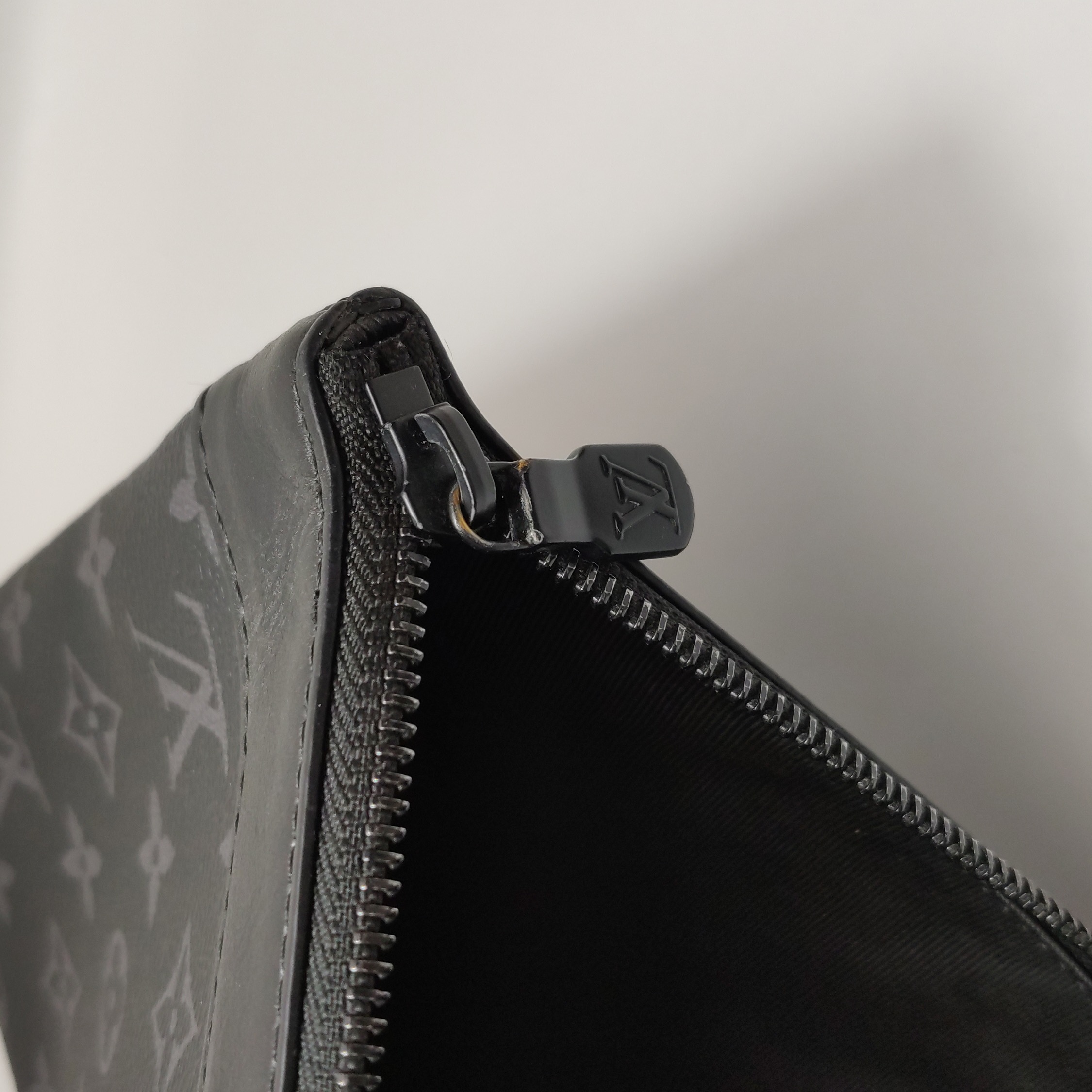Louis Vuitton(LV) Pochette To-Go Monogram Eclipse Canvas MM — photo 12 of 13