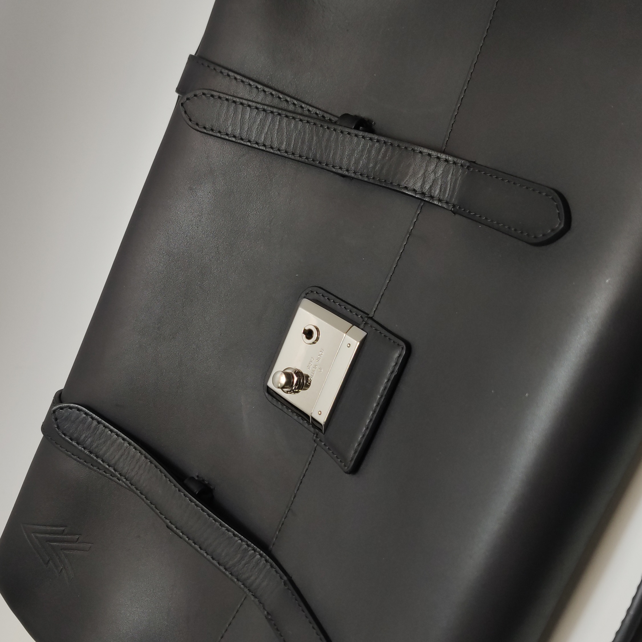 Louis Vuitton(LV) black leather briefcase handbag — photo 11 of 15