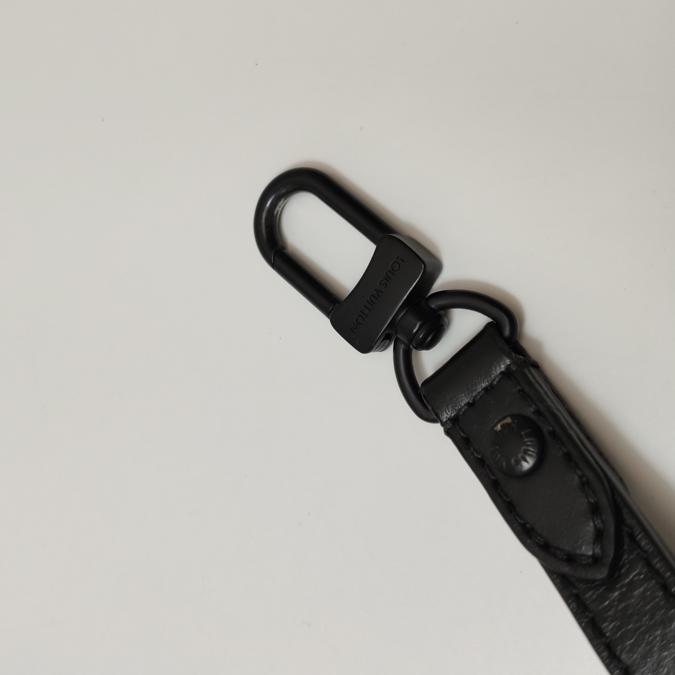 Louis Vuitton(LV) Pochette To-Go Monogram Eclipse Canvas MM — photo 13 of 13