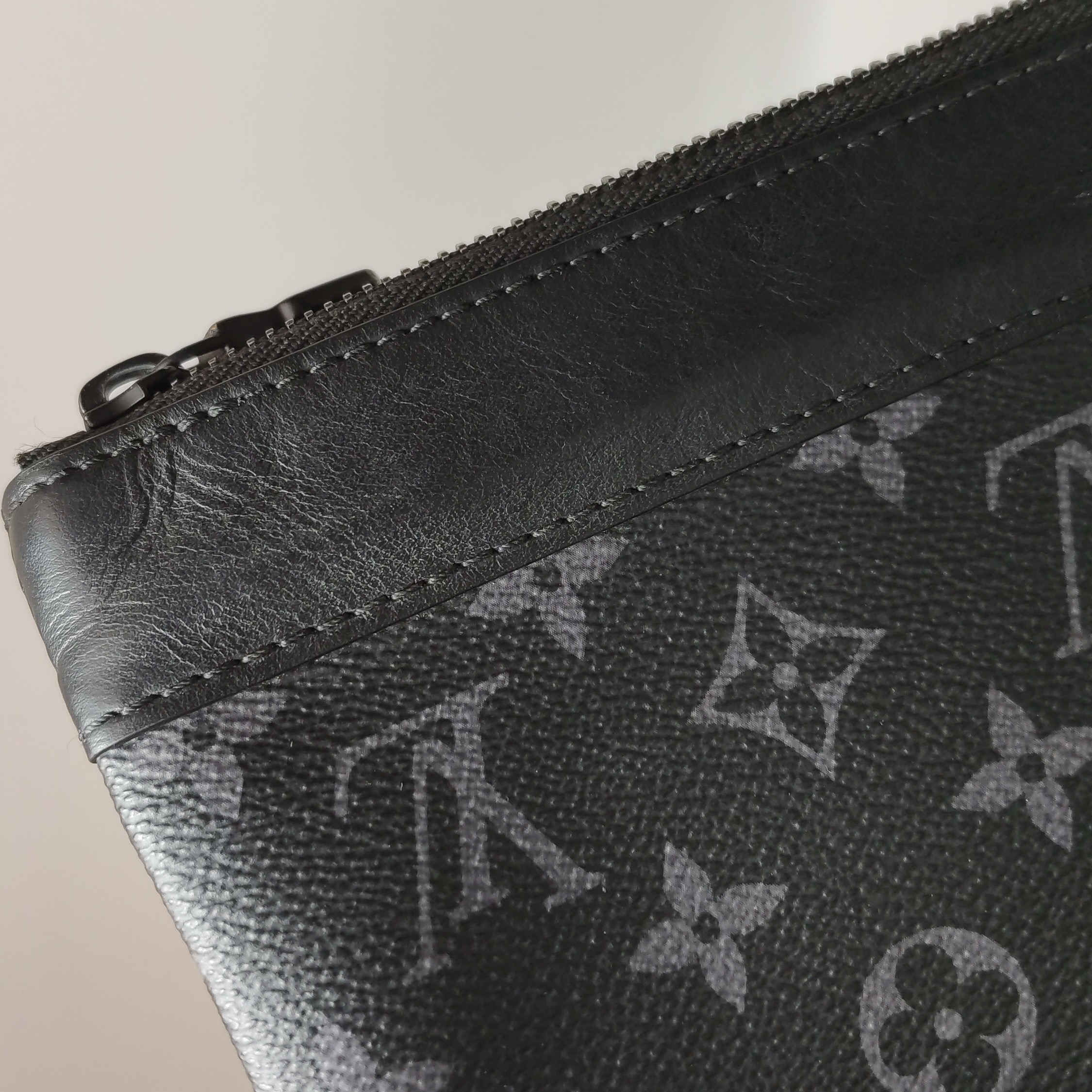 Louis Vuitton(LV) Pochette To-Go Monogram Eclipse Canvas MM — photo 9 of 13