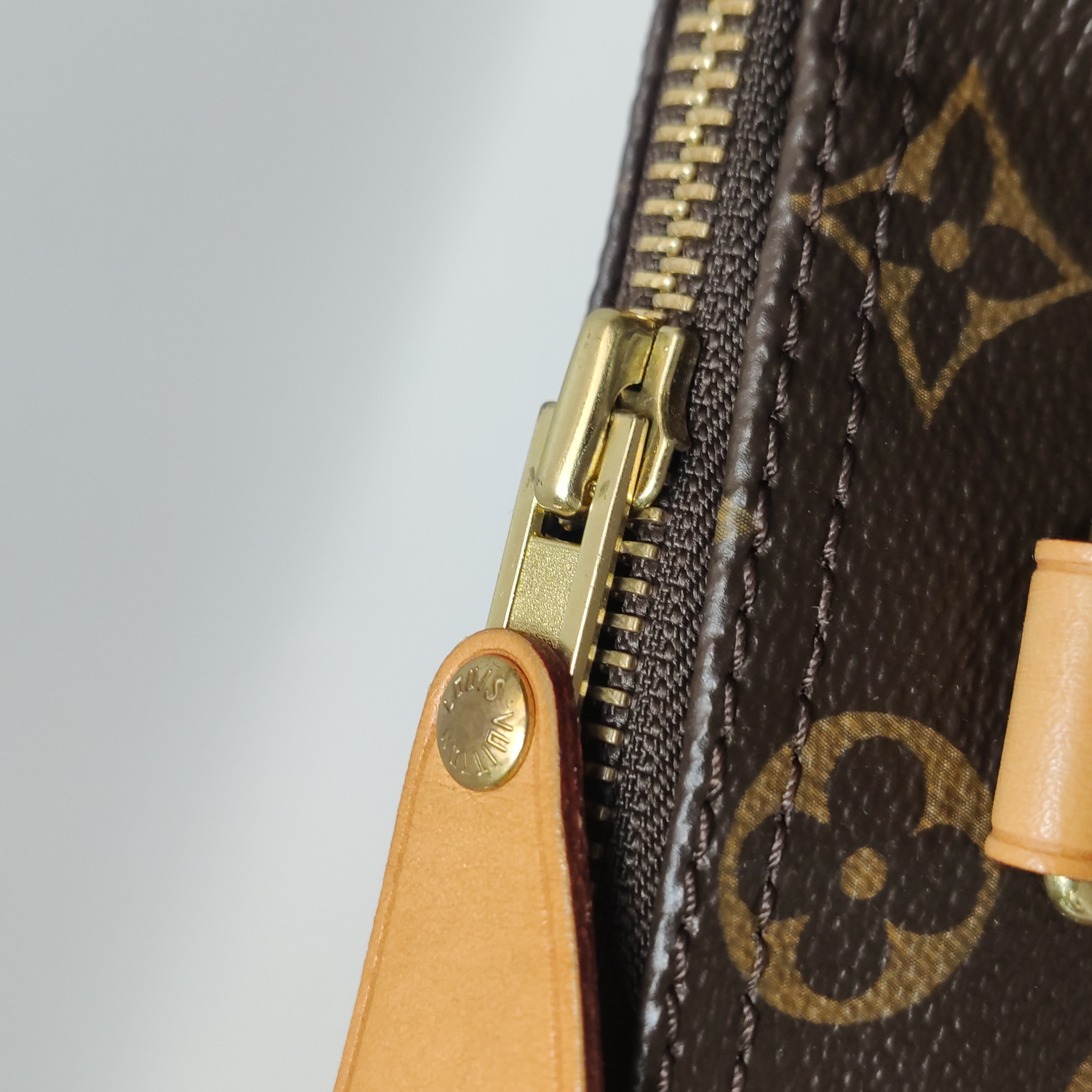 Louis Vuitton(LV) Speedy Handbag Monogram Canvas 25 — photo 11 of 15