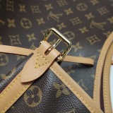 Louis Vuitton(LV) CarryAll Hobo Monogram Canvas MM — thumbnail 9