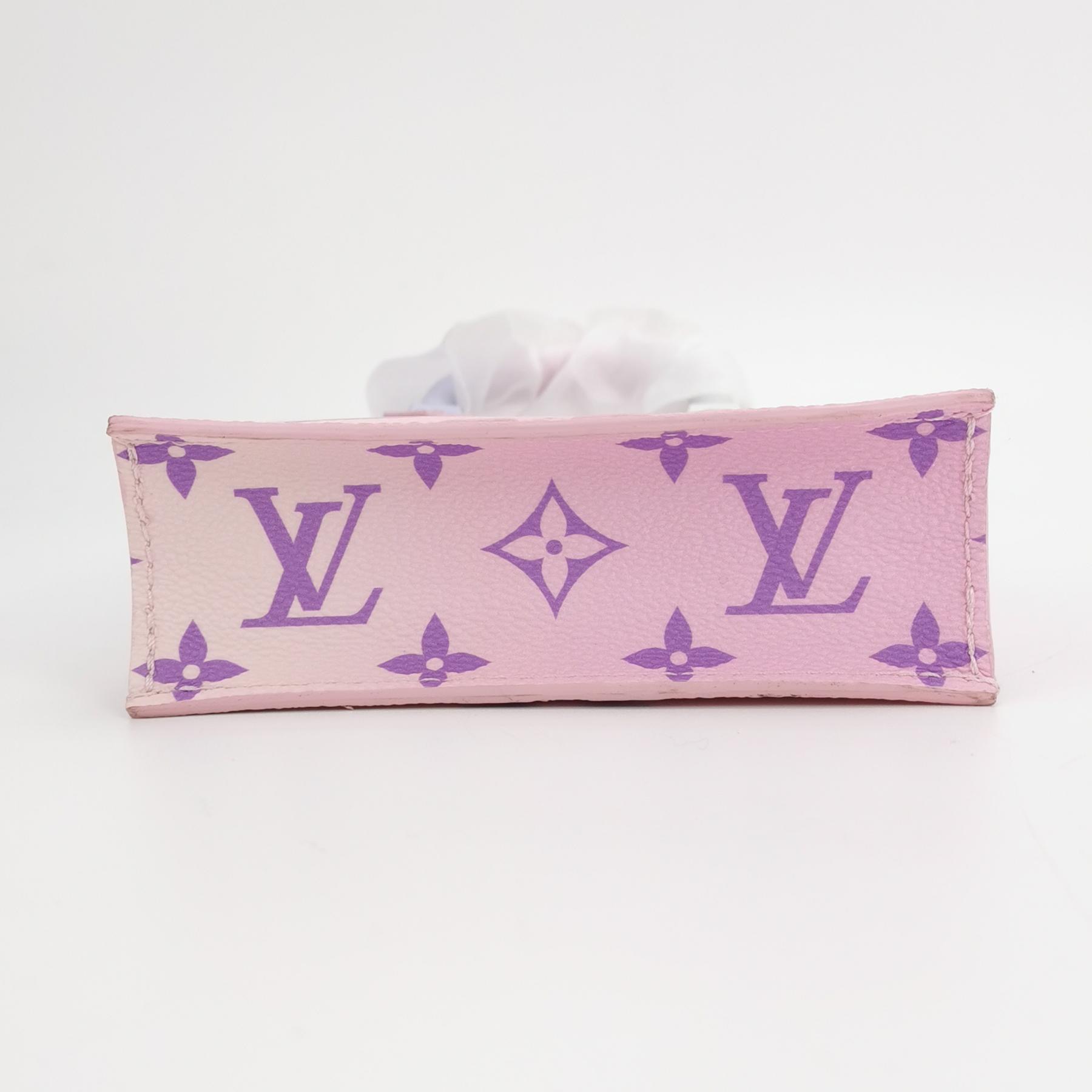 Louis Vuitton(LV) Petit Sac Plat Bag Spring in the City Monogram Giant Canvas — photo 5 of 16