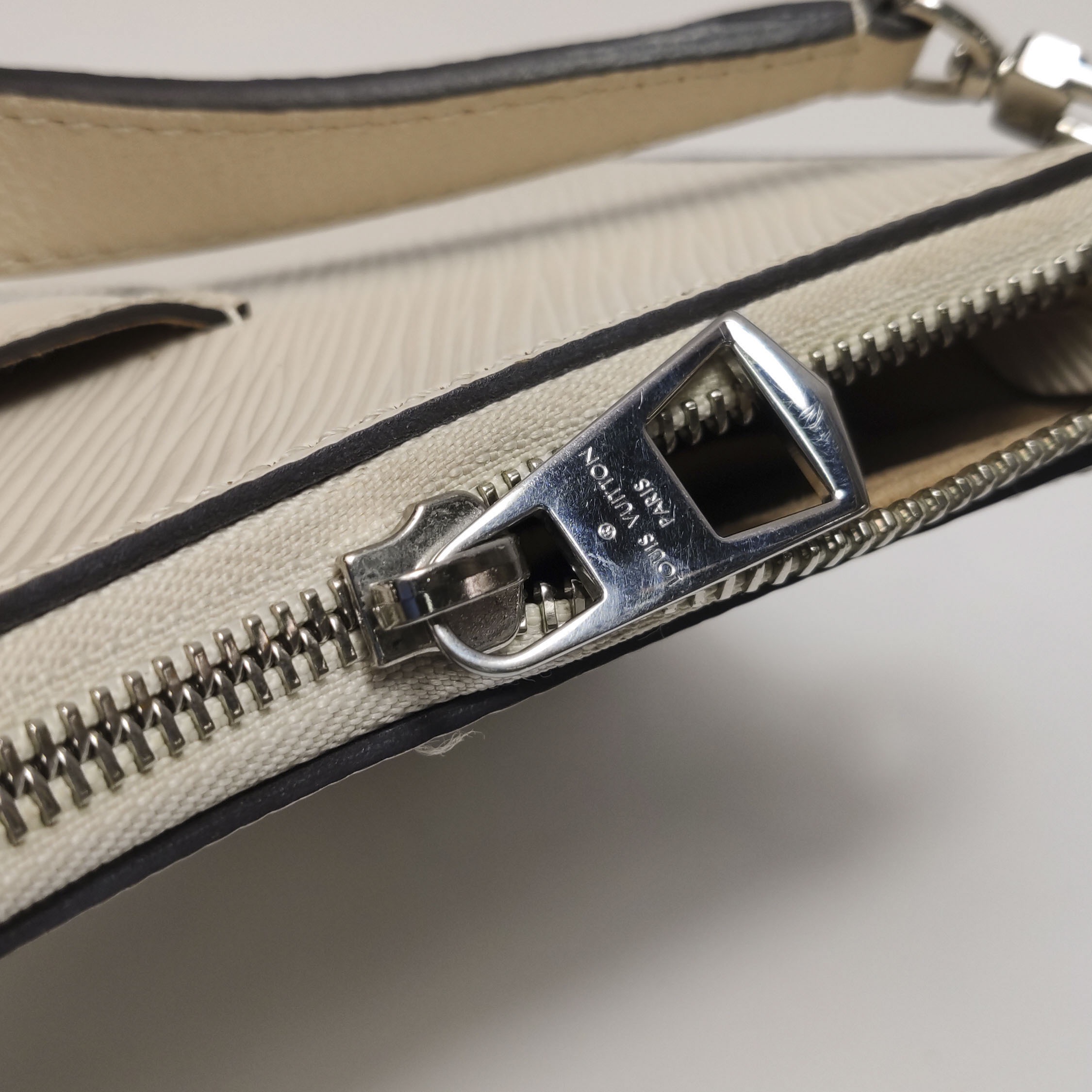 Louis Vuitton(LV) Marellini Handbag Epi Leather — photo 9 of 11