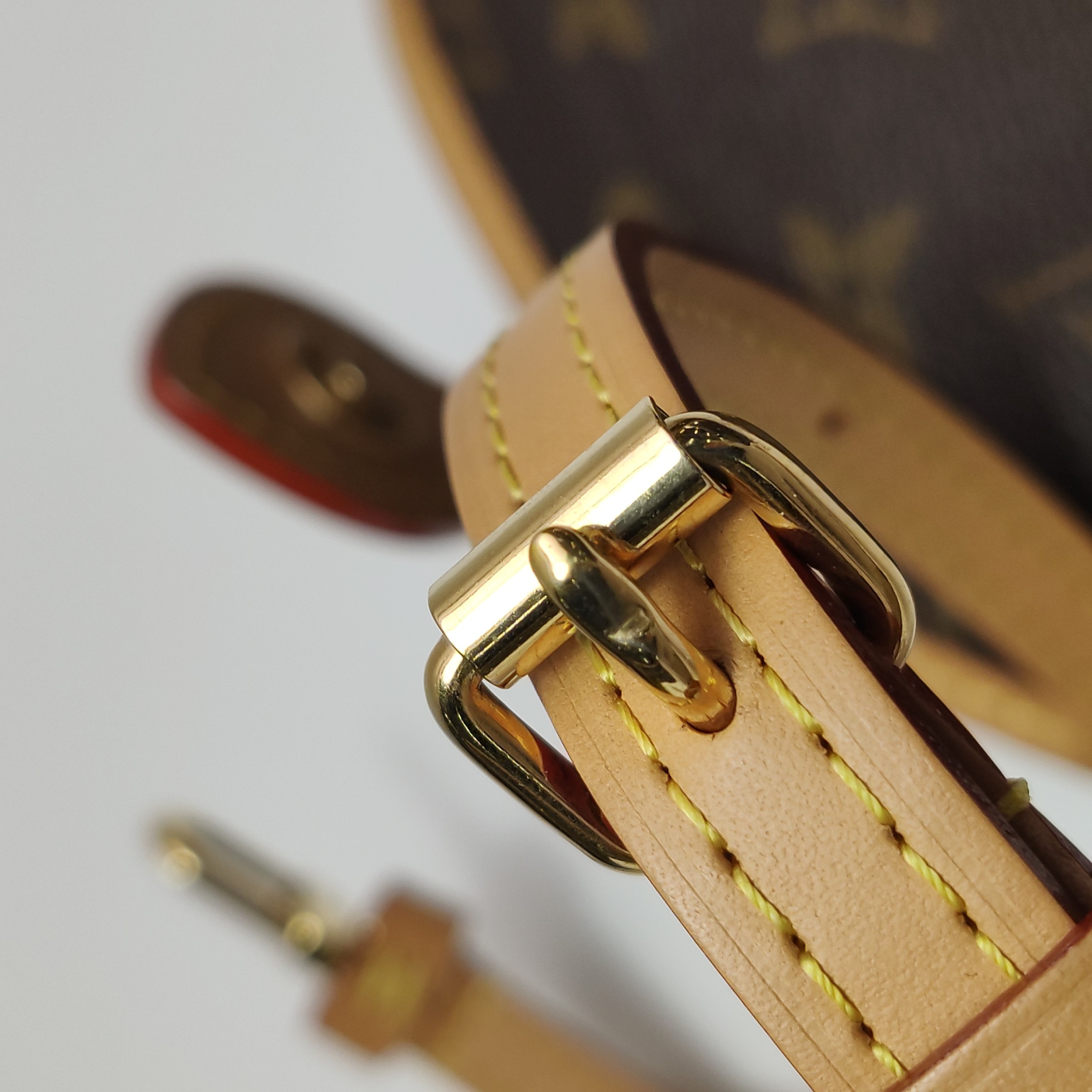 Louis Vuitton(LV) Fold Me Pouch Monogram Canvas — photo 14 of 14