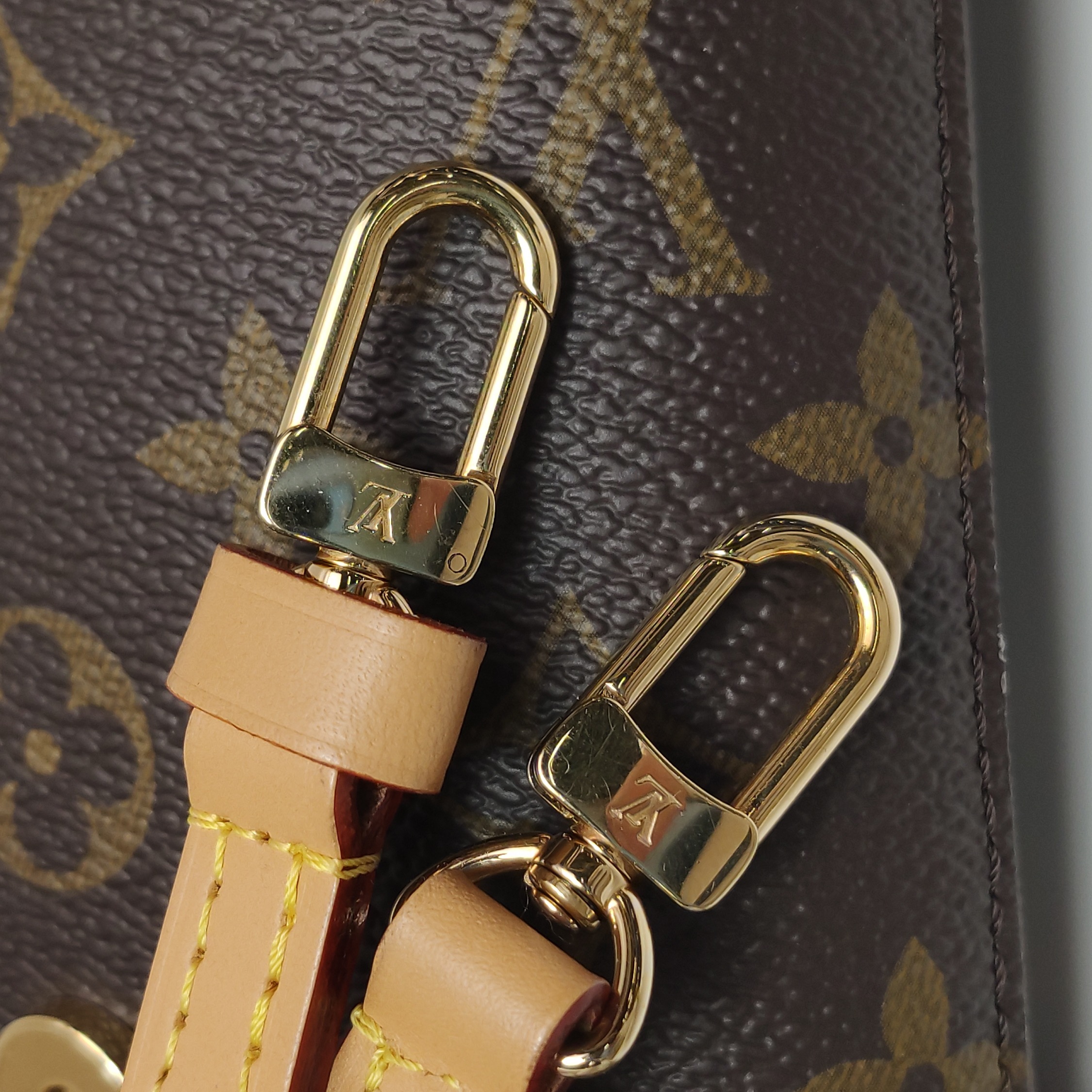 Louis Vuitton(LV) Fold Me Pouch Monogram Canvas — photo 13 of 14