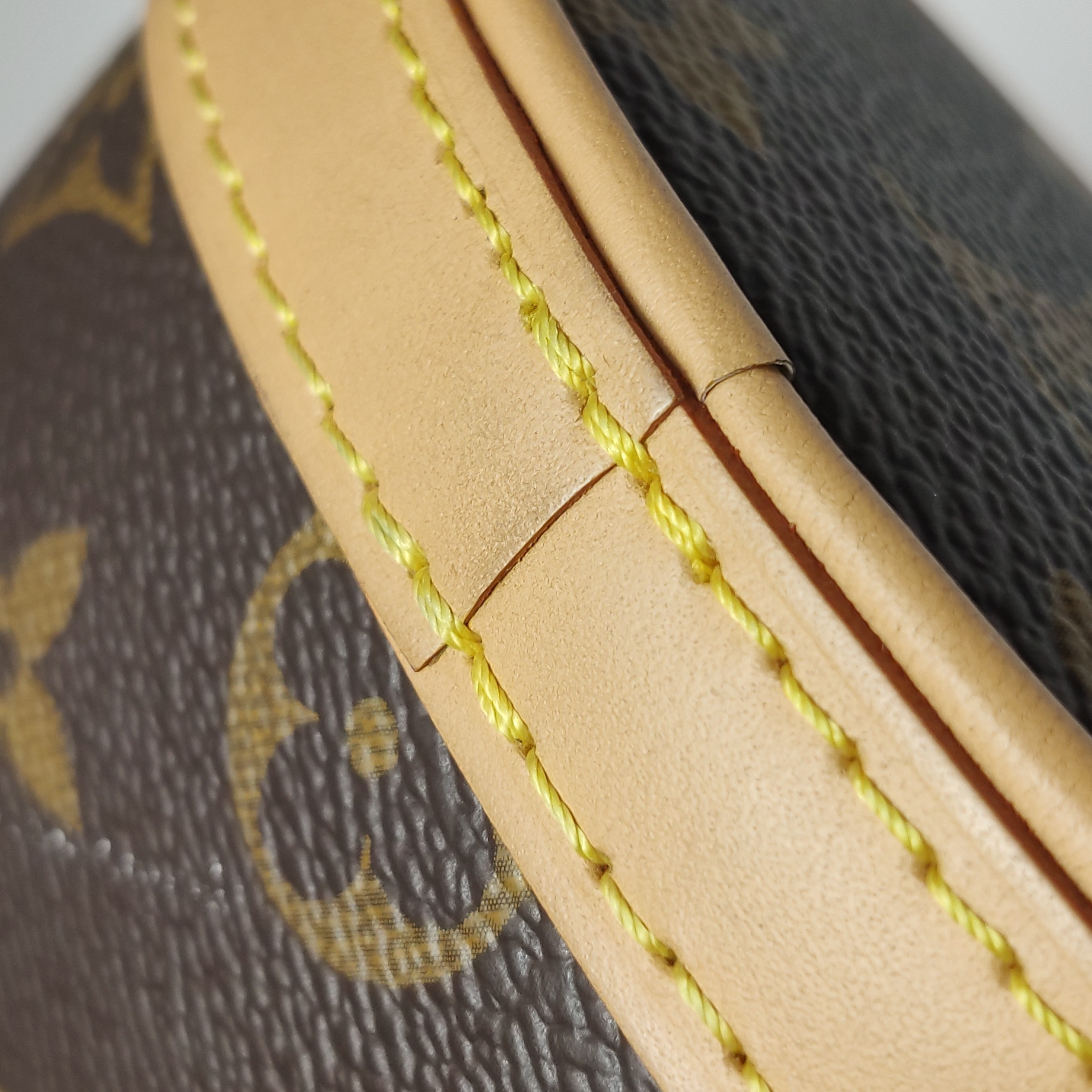 Louis Vuitton(LV) Fold Me Pouch Monogram Canvas — photo 9 of 14