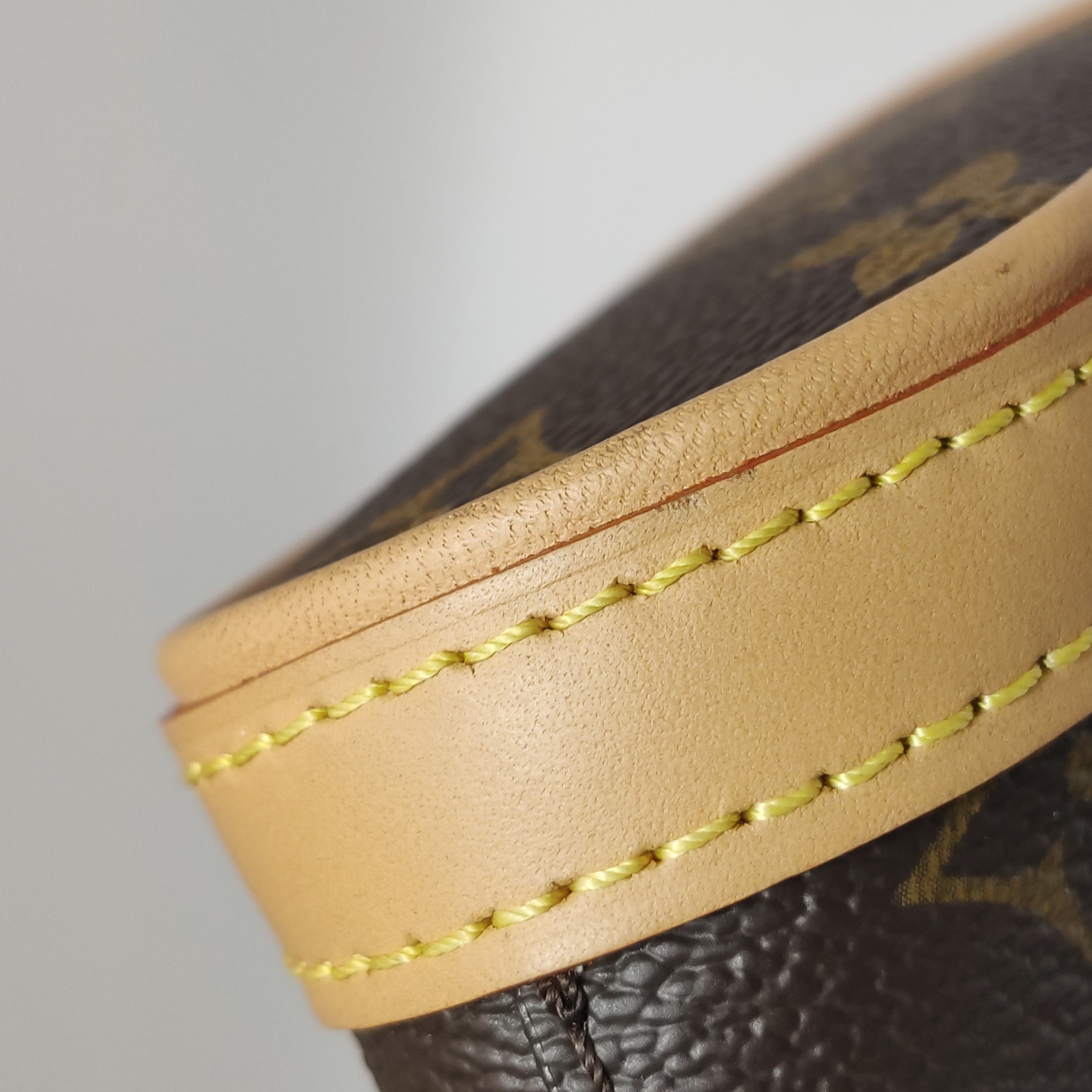 Louis Vuitton(LV) Fold Me Pouch Monogram Canvas — photo 10 of 14