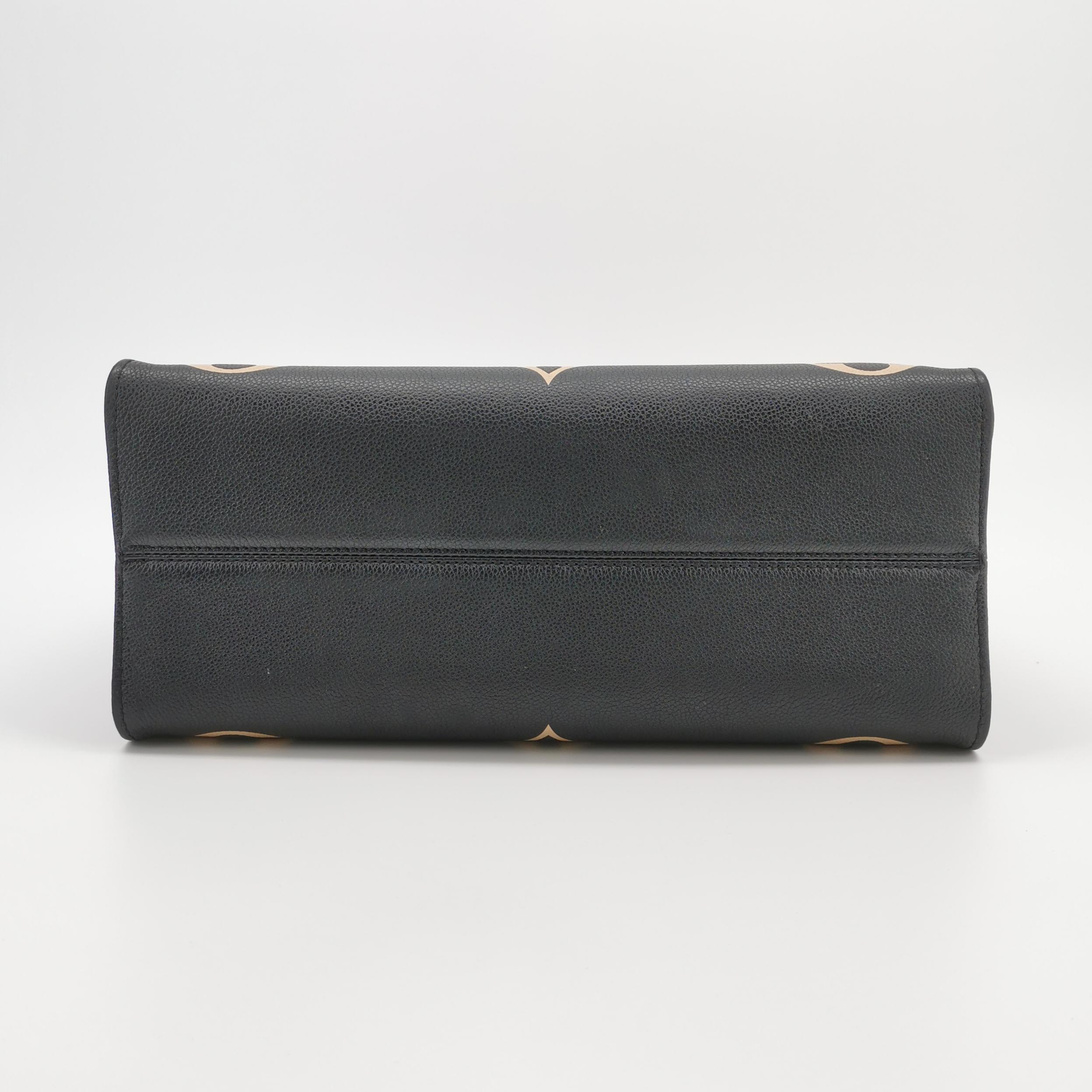Louis Vuitton(LV) OnTheGo Tote Bicolor Monogram Empreinte Giant MM — photo 6 of 13
