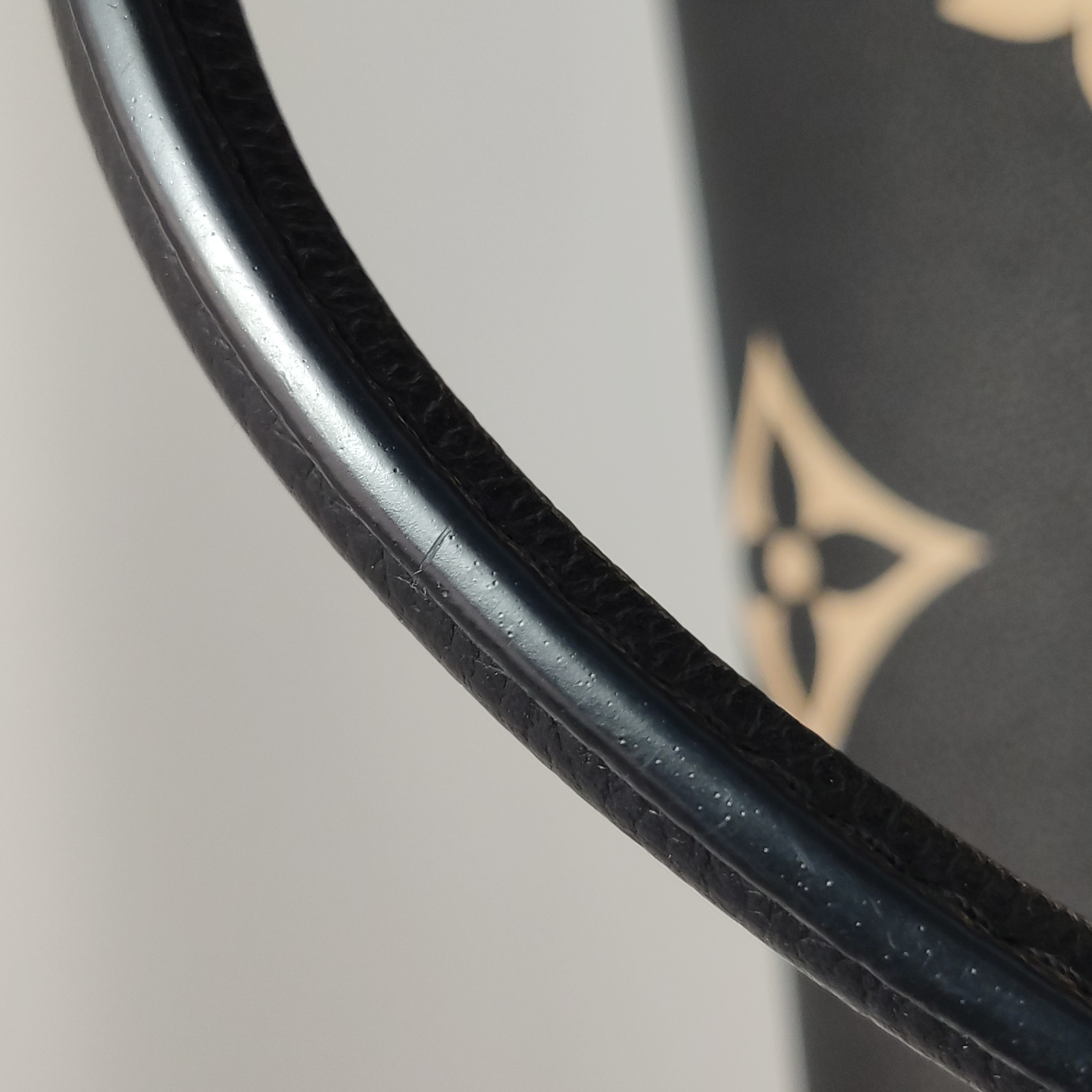 Louis Vuitton(LV) OnTheGo Tote Bicolor Monogram Empreinte Giant MM — photo 13 of 13