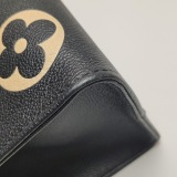 Louis Vuitton(LV) OnTheGo Tote Bicolor Monogram Empreinte Giant MM — thumbnail 11
