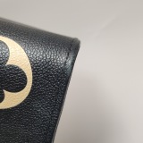Louis Vuitton(LV) OnTheGo Tote Bicolor Monogram Empreinte Giant MM — thumbnail 12