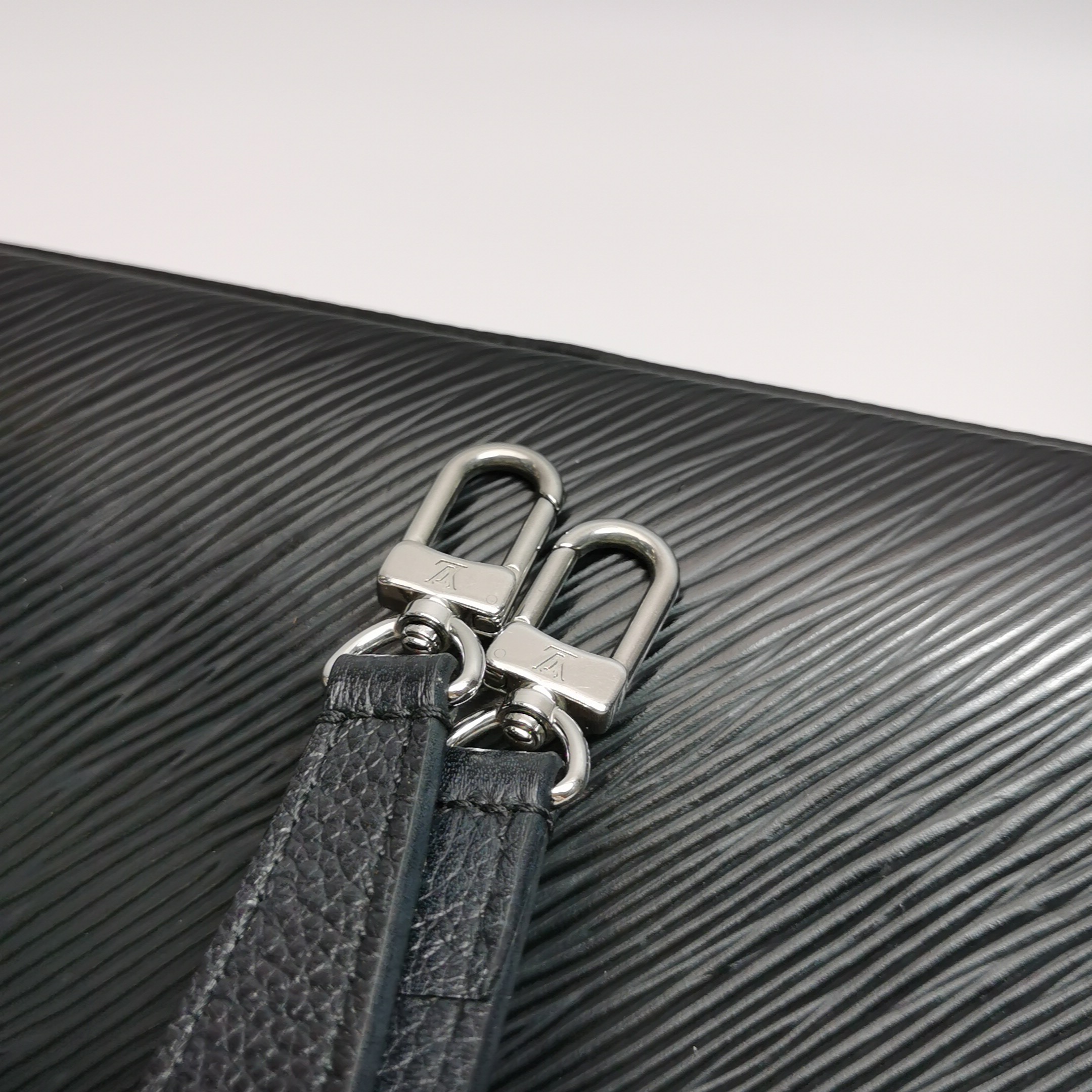 Louis Vuitton(LV) Marelle Handbag Epi Leather — photo 13 of 14