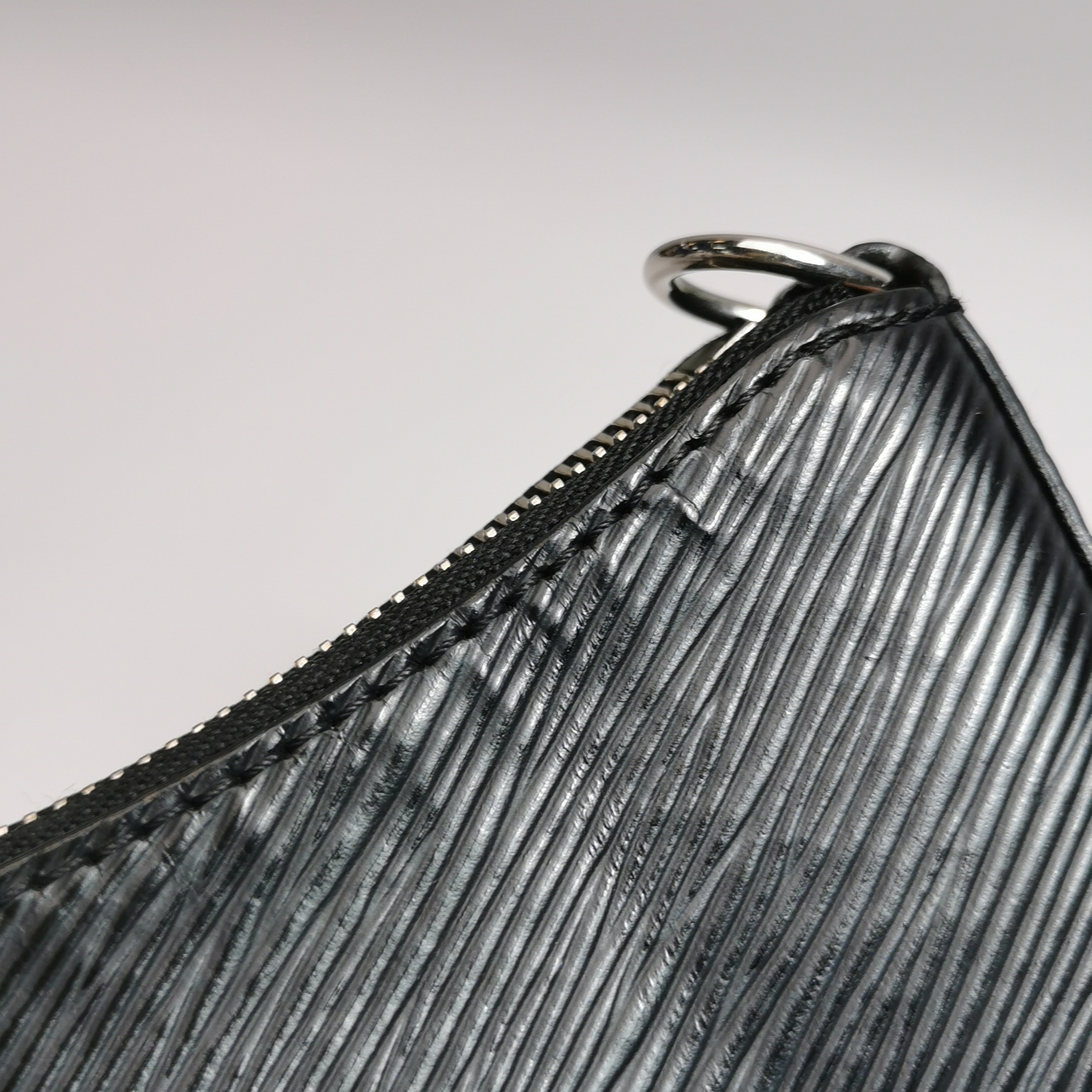 Louis Vuitton(LV) Marelle Handbag Epi Leather — photo 10 of 14