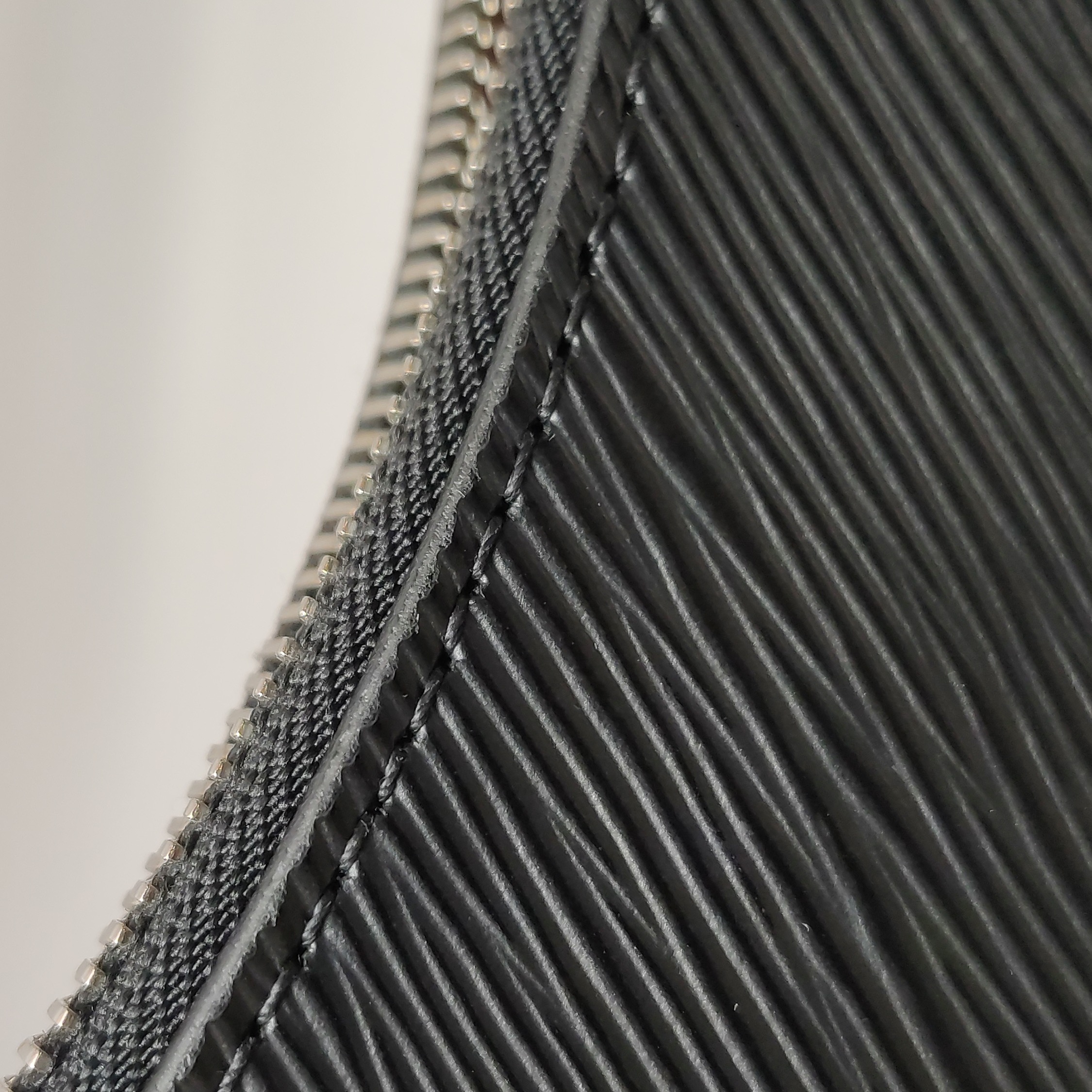 Louis Vuitton(LV) Marelle Handbag Epi Leather — photo 10 of 14
