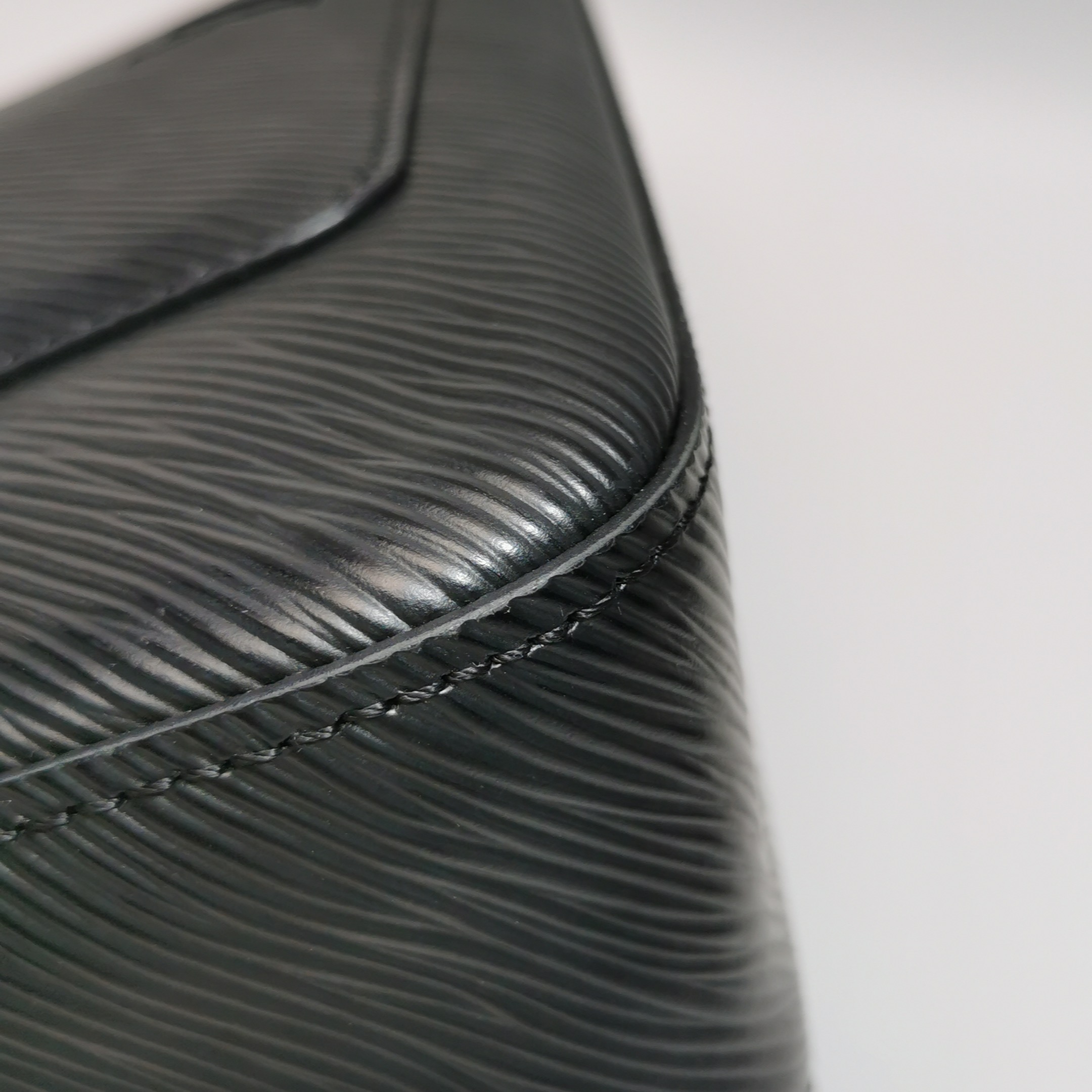 Louis Vuitton(LV) Marelle Handbag Epi Leather — photo 13 of 14