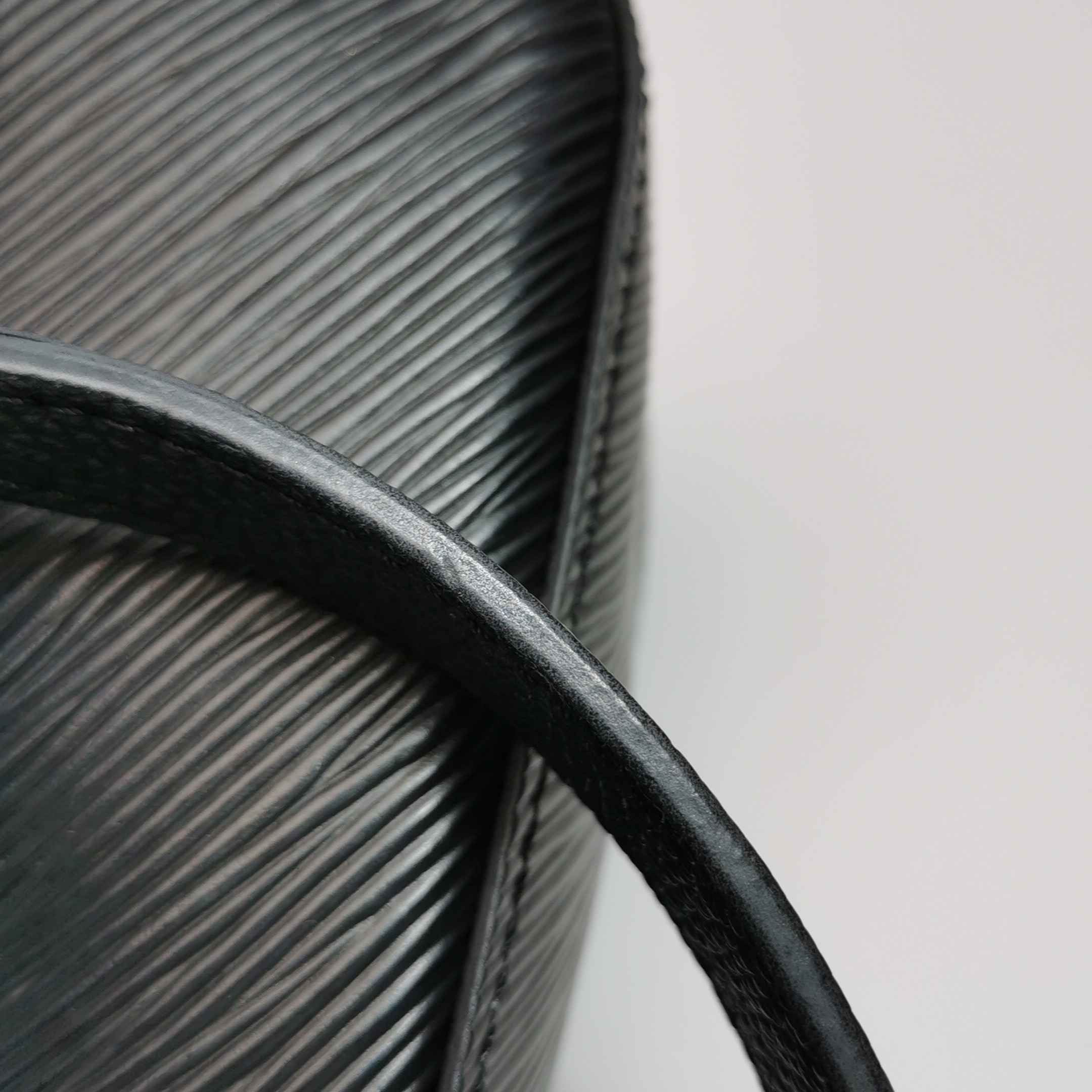 Louis Vuitton(LV) Marelle Handbag Epi Leather — photo 14 of 14