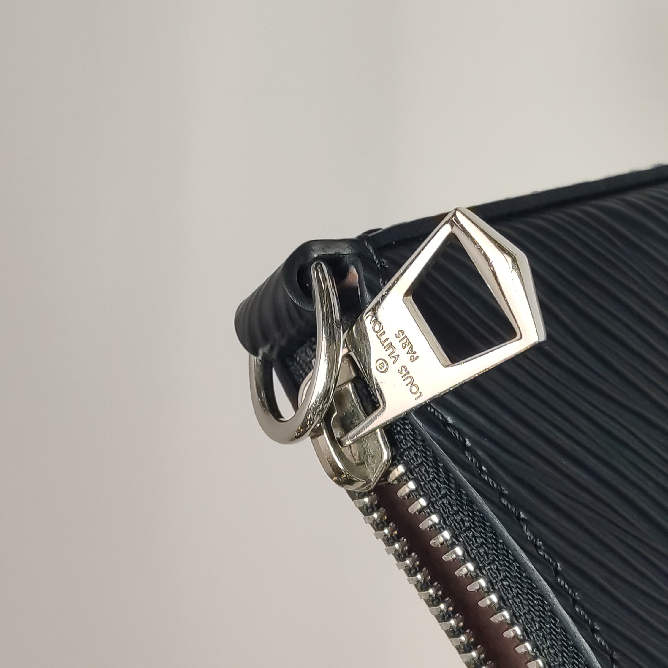 Louis Vuitton(LV) Marelle Handbag Epi Leather — photo 11 of 14