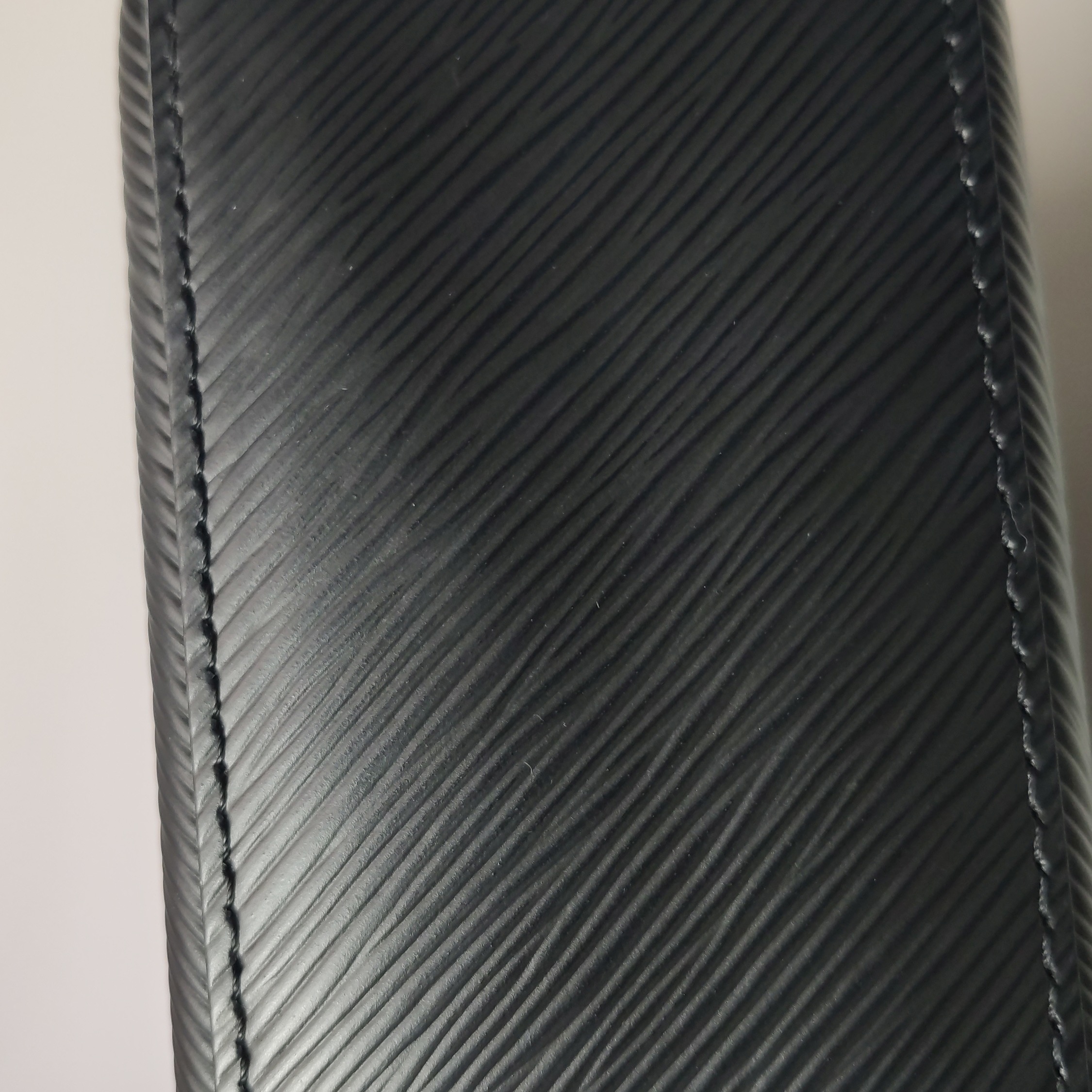 Louis Vuitton(LV) Marelle Handbag Epi Leather — photo 10 of 14