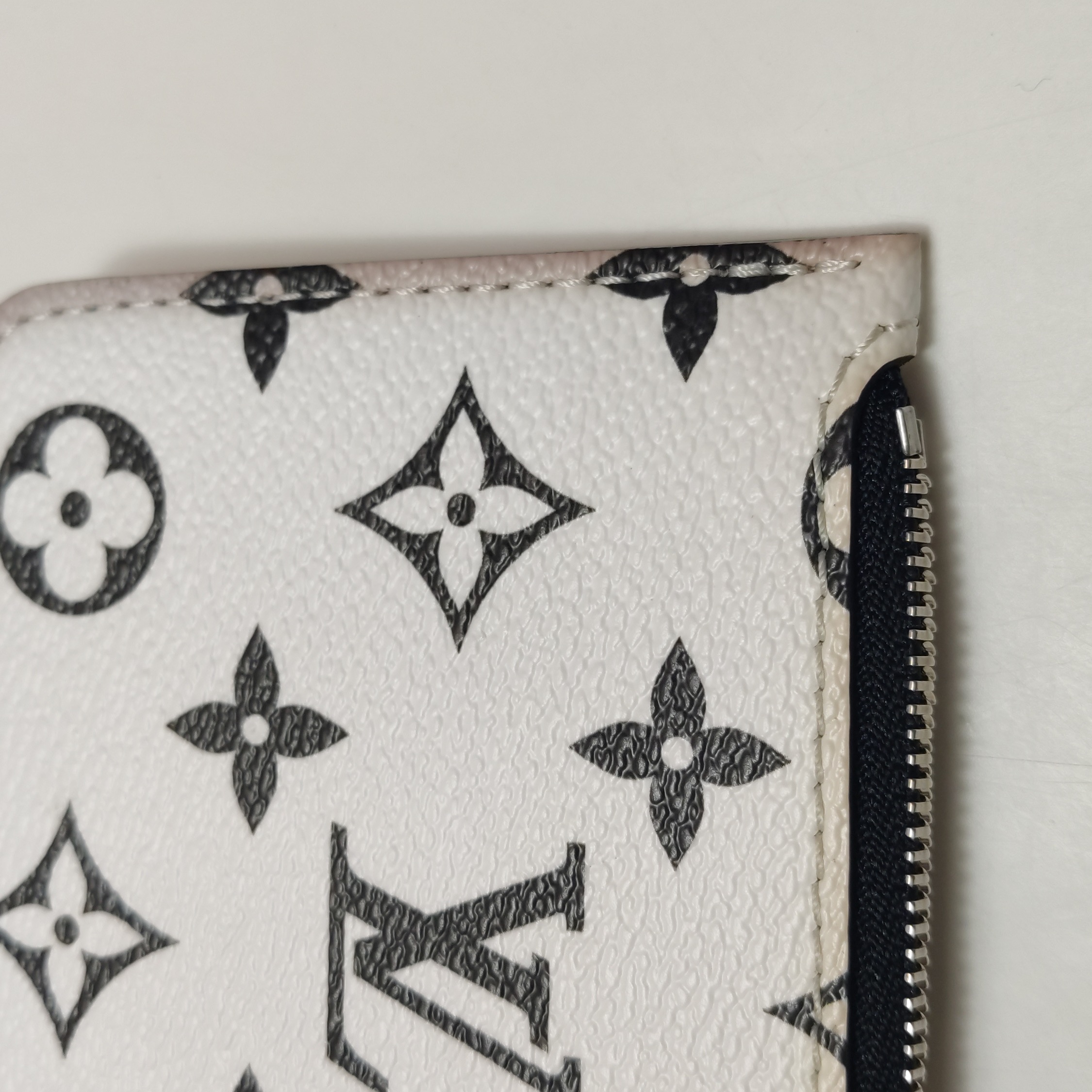 Louis Vuitton(LV) Marelle Handbag Epi Leather — photo 14 of 14